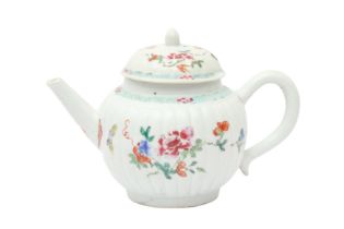 A CHINESE EXPORT FAMILLE ROSE TEAPOT 清十八世紀 外銷粉彩花蝶紋茶壺