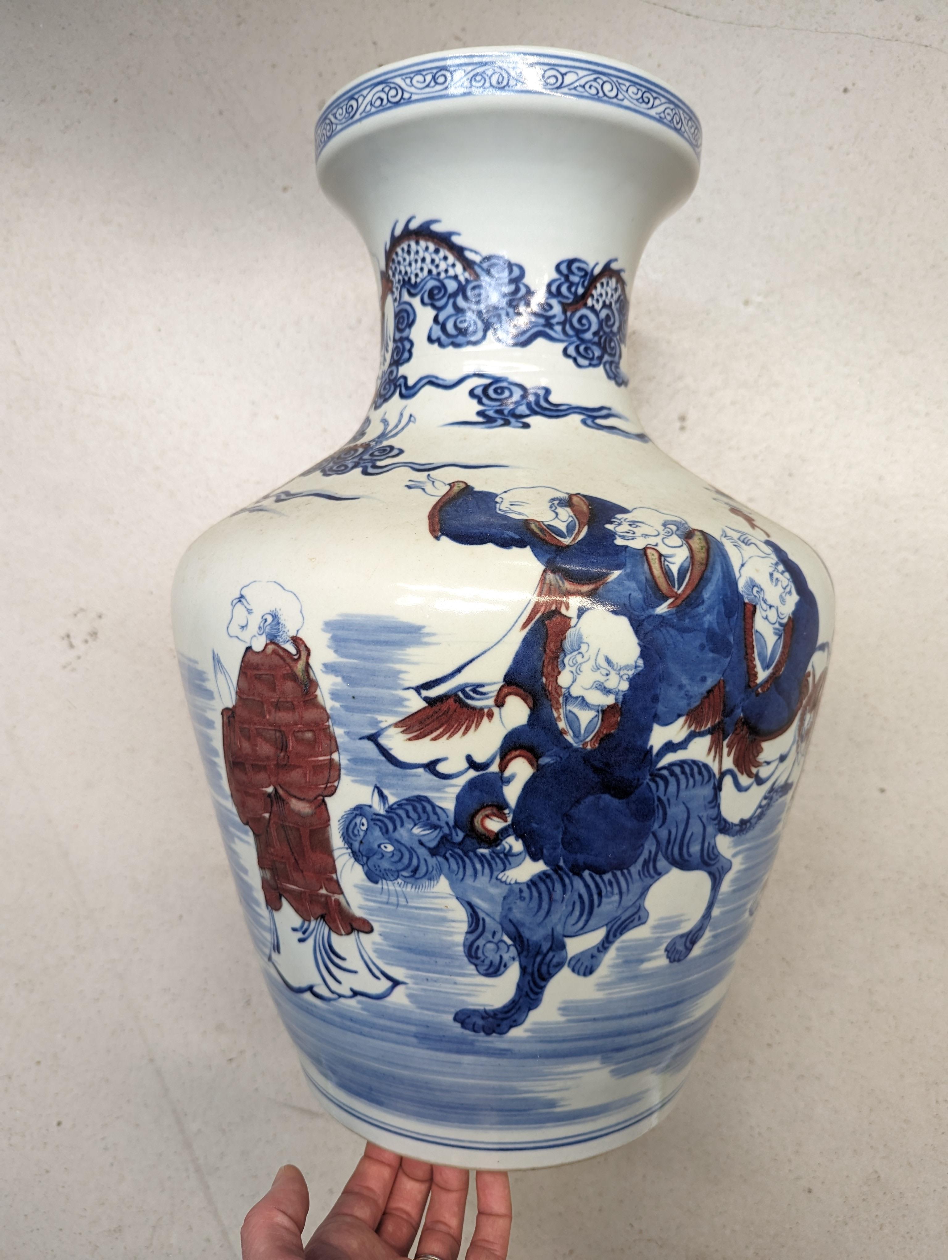 A LARGE CHINESE BLUE AND WHITE AND COPPER-RED 'IMMORTALS' VASE 晚清 青花釉裡紅仙人圖紋瓶 - Image 4 of 25