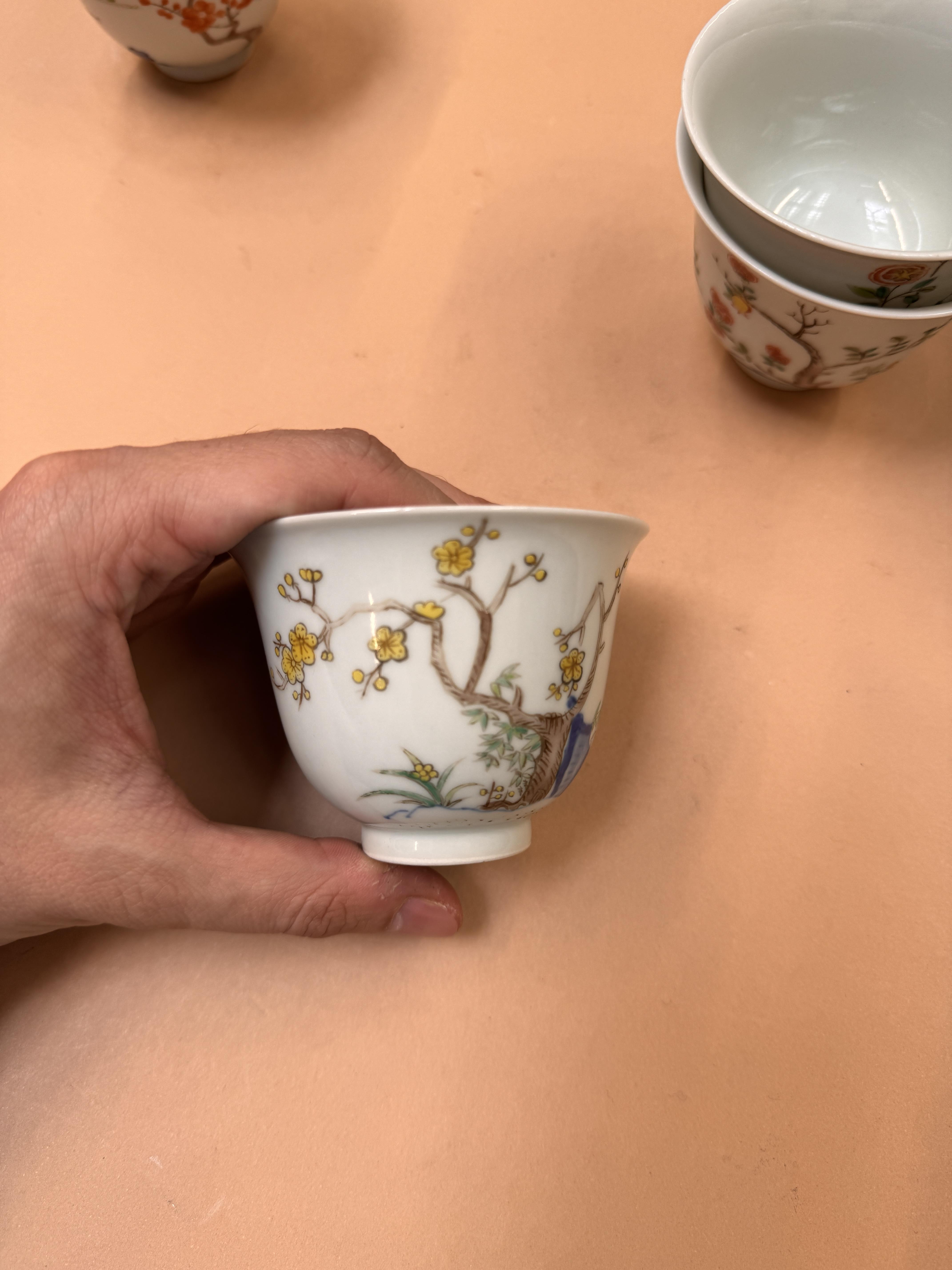 A SET OF CHINESE FAMILLE ROSE 'MONTH' CUPS 二十世紀 粉彩十二花神盃一組 - Image 13 of 16