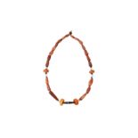 A TIBETAN HARDSTONE AND AMBER NECKLACE 十九世紀 硬石及琥珀項鍊