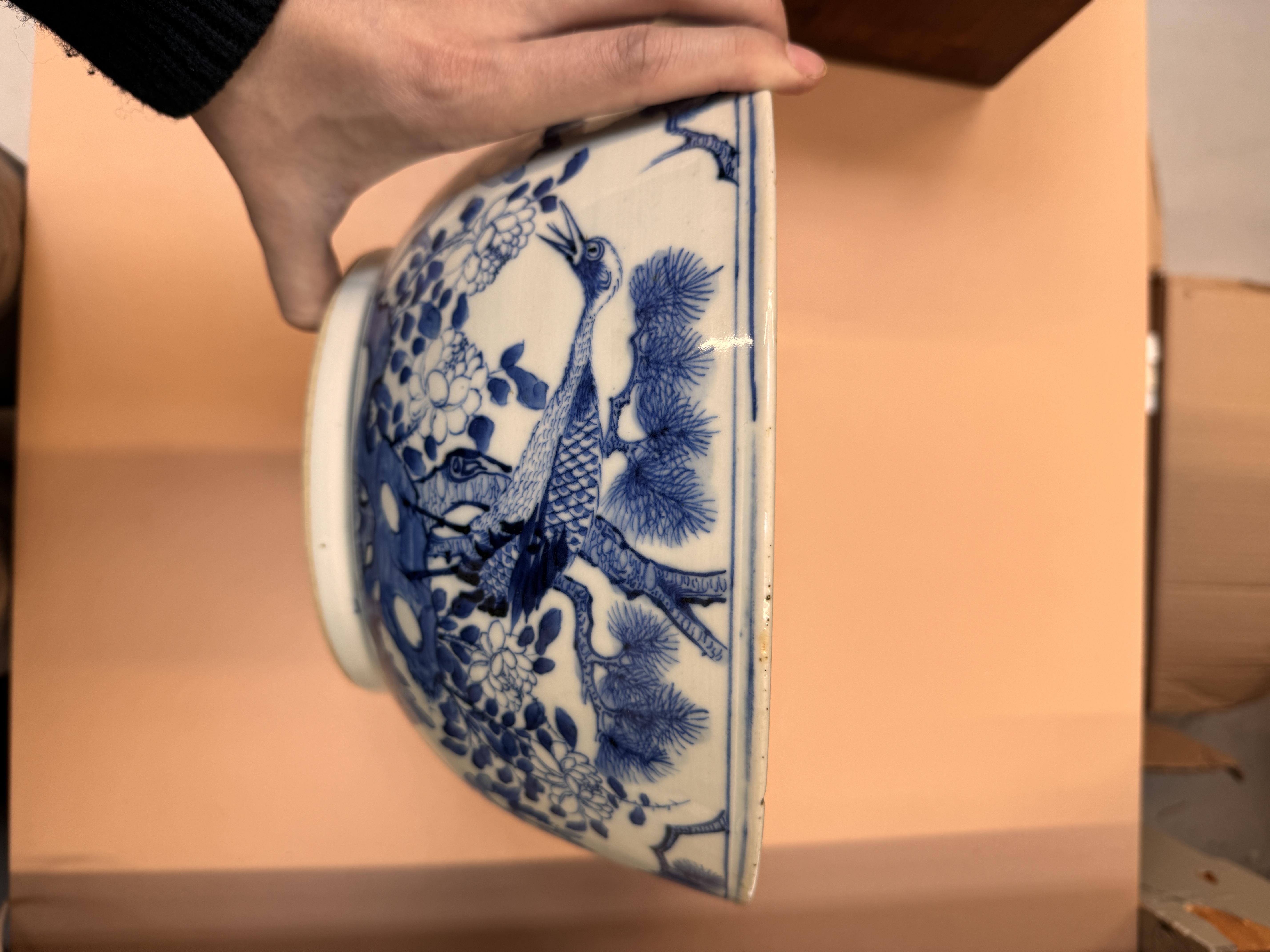 A CHINESE BLUE AND WHITE 'BIRDS AND BLOSSOMS' BOWL 清十九世紀 青花花鳥圖紋盌 - Image 9 of 15