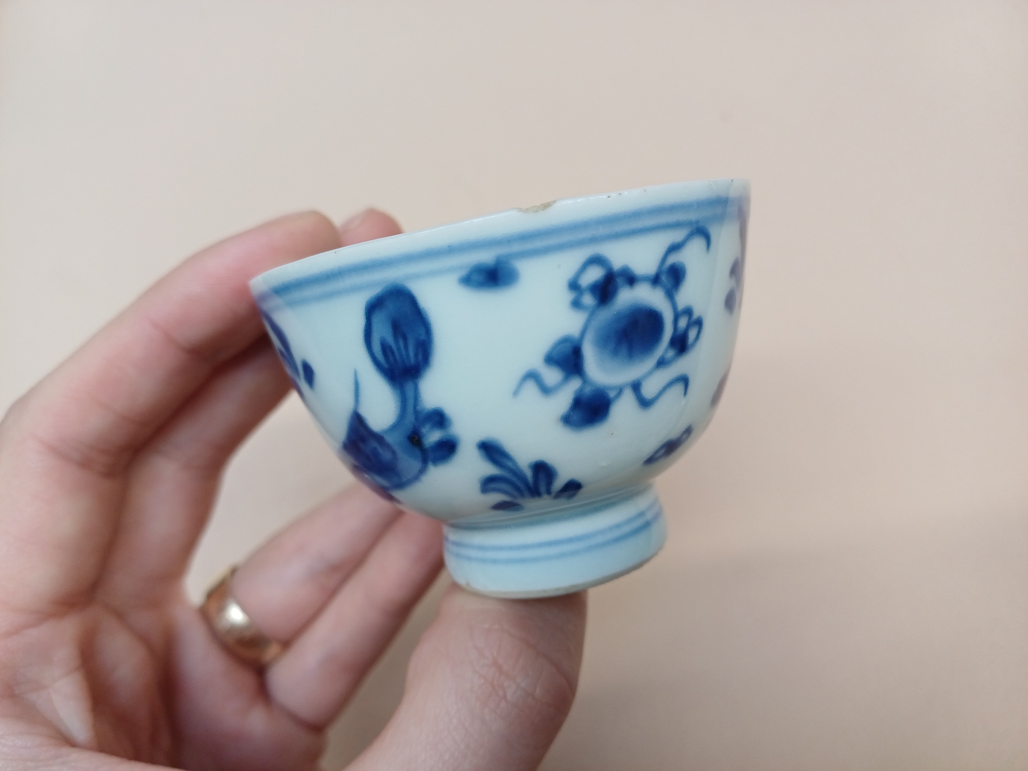 A GROUP OF CHINESE CUPS AND SAUCERS 明至清 杯及碟一組 - Image 35 of 38