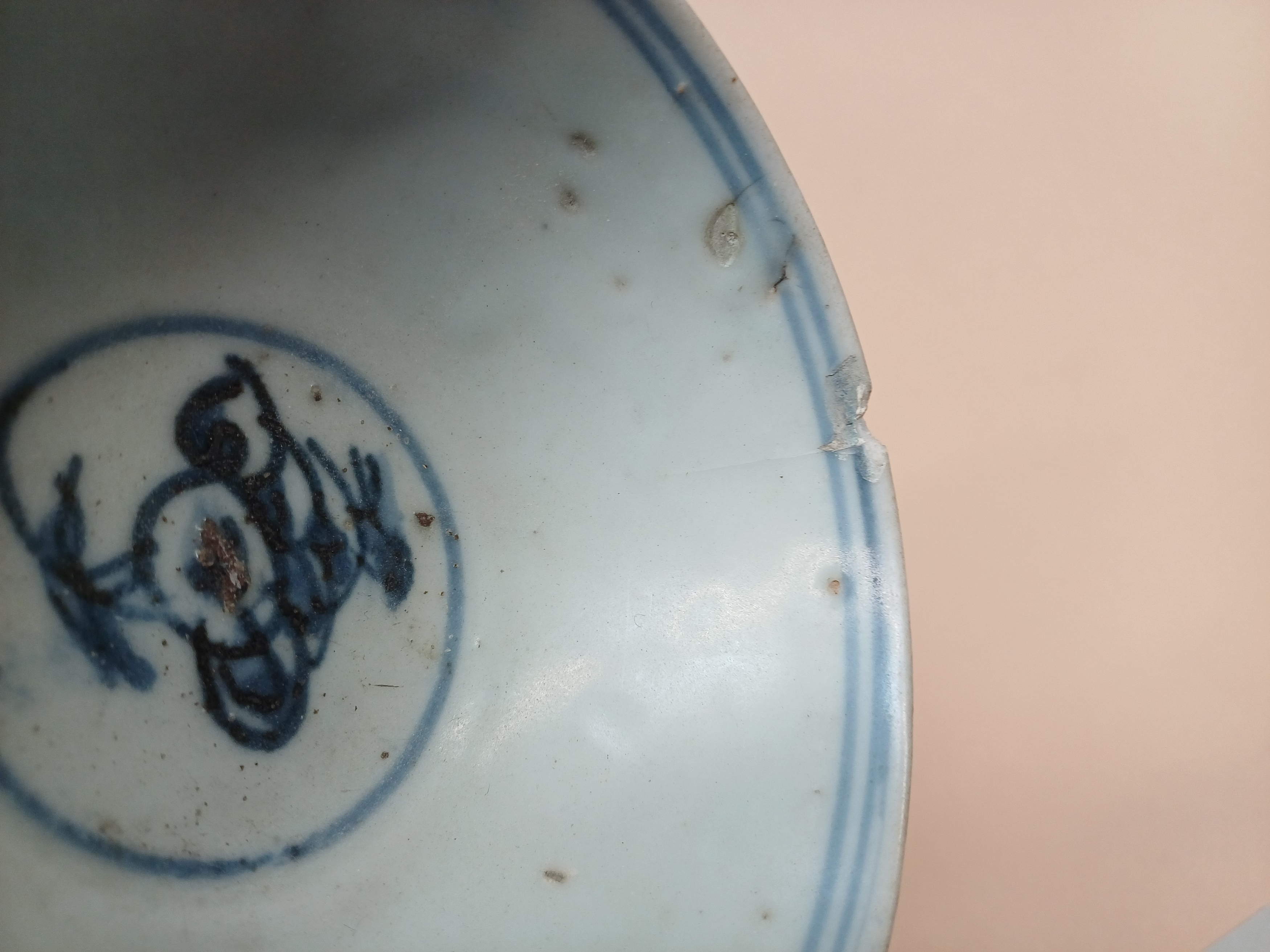 TWO CHINESE BLUE AND WHITE BOWLS AND A 'SHIPWRECK' SAUCER 明 青花盌兩件及盤 - Image 10 of 16