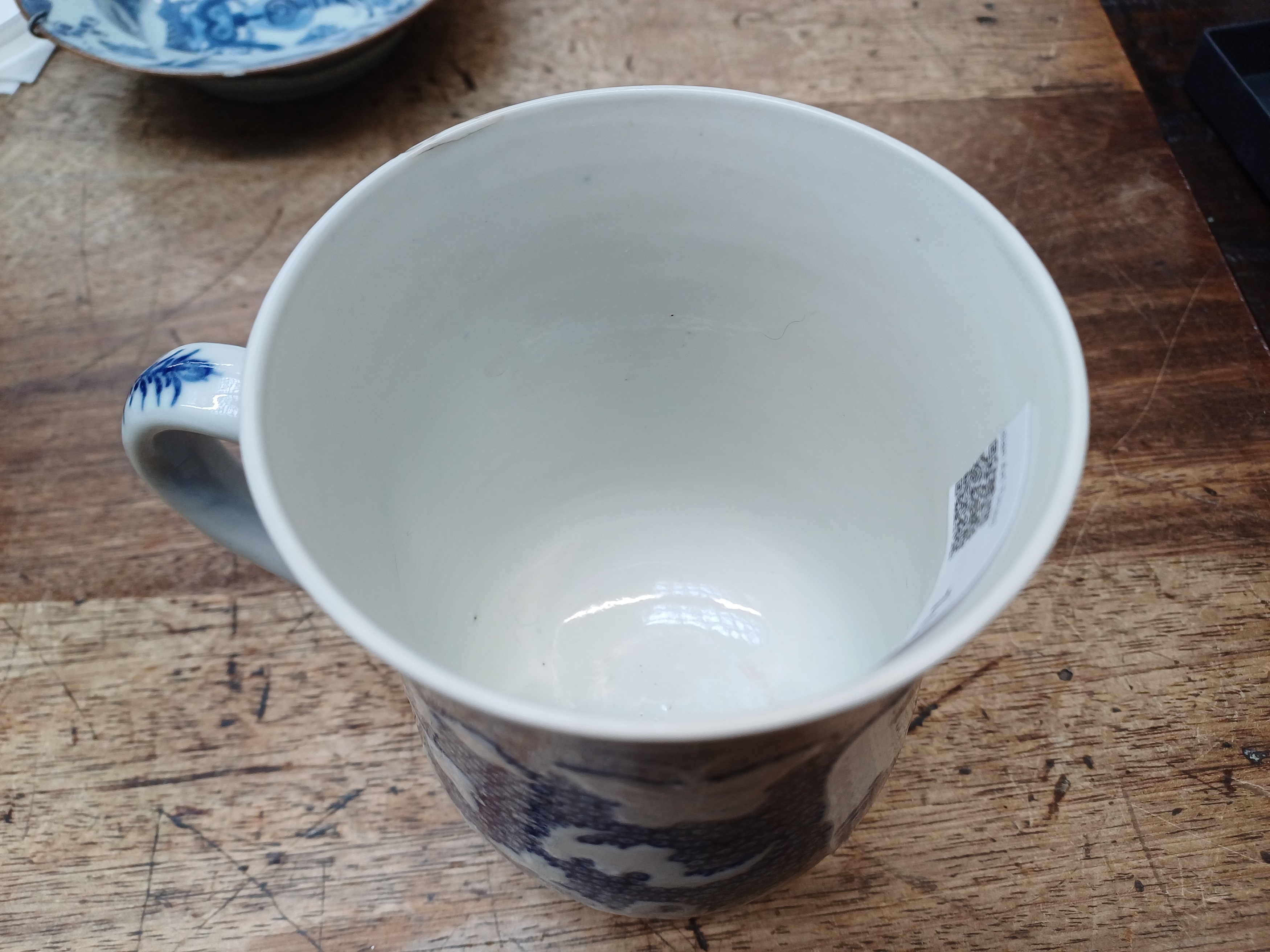 THREE CHINESE BLUE AND WHITE PIECES 清 康熙至十八世紀 青花瓷器一組 - Image 21 of 22