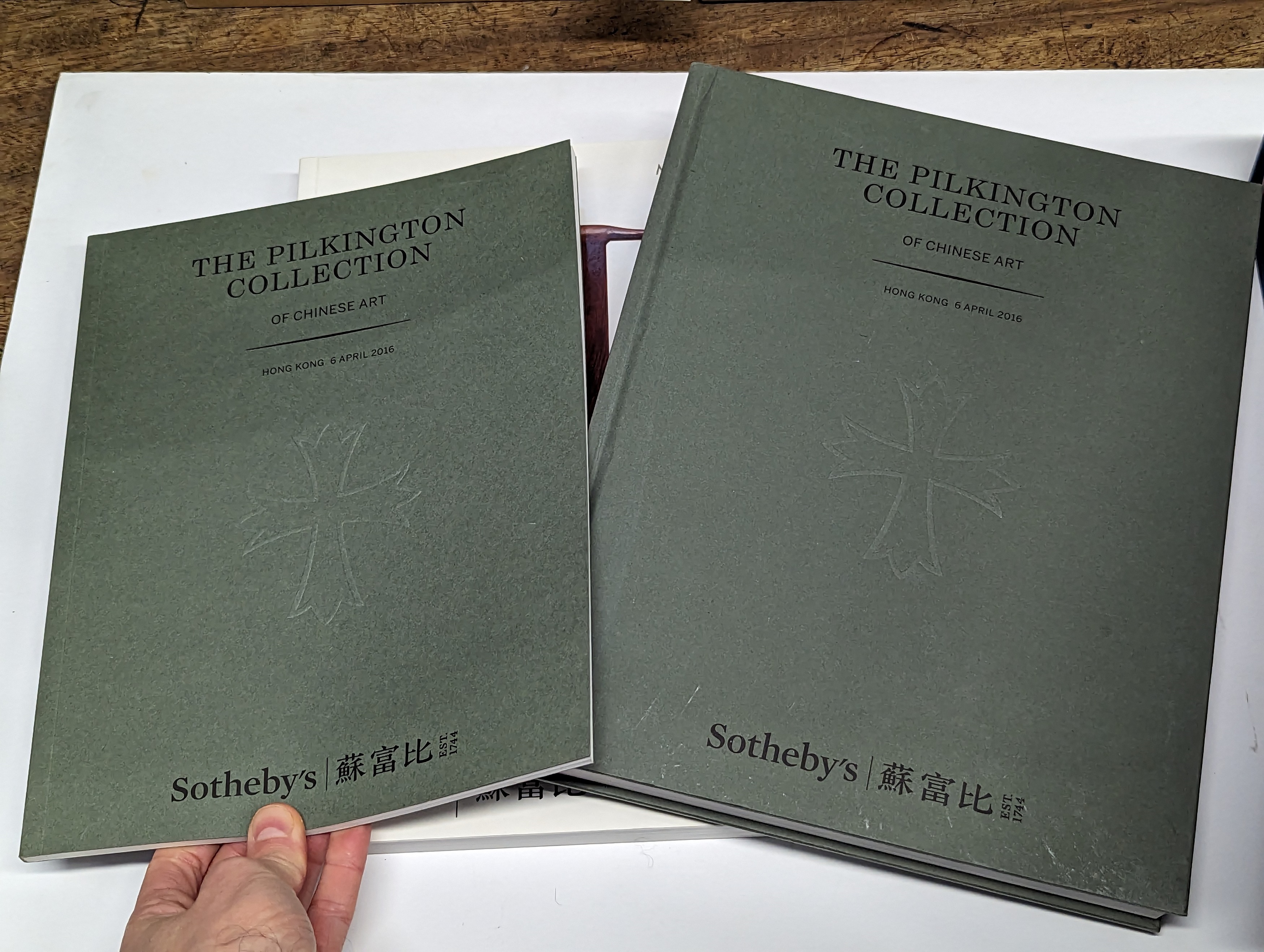 A COLLECTION OF SOTHEBY'S AND CHRISTIE'S CHINESE ART CATALOGUES (12 VOLUMES) 蘇富比佳士得中國藝術品圖錄一組 - Bild 6 aus 9