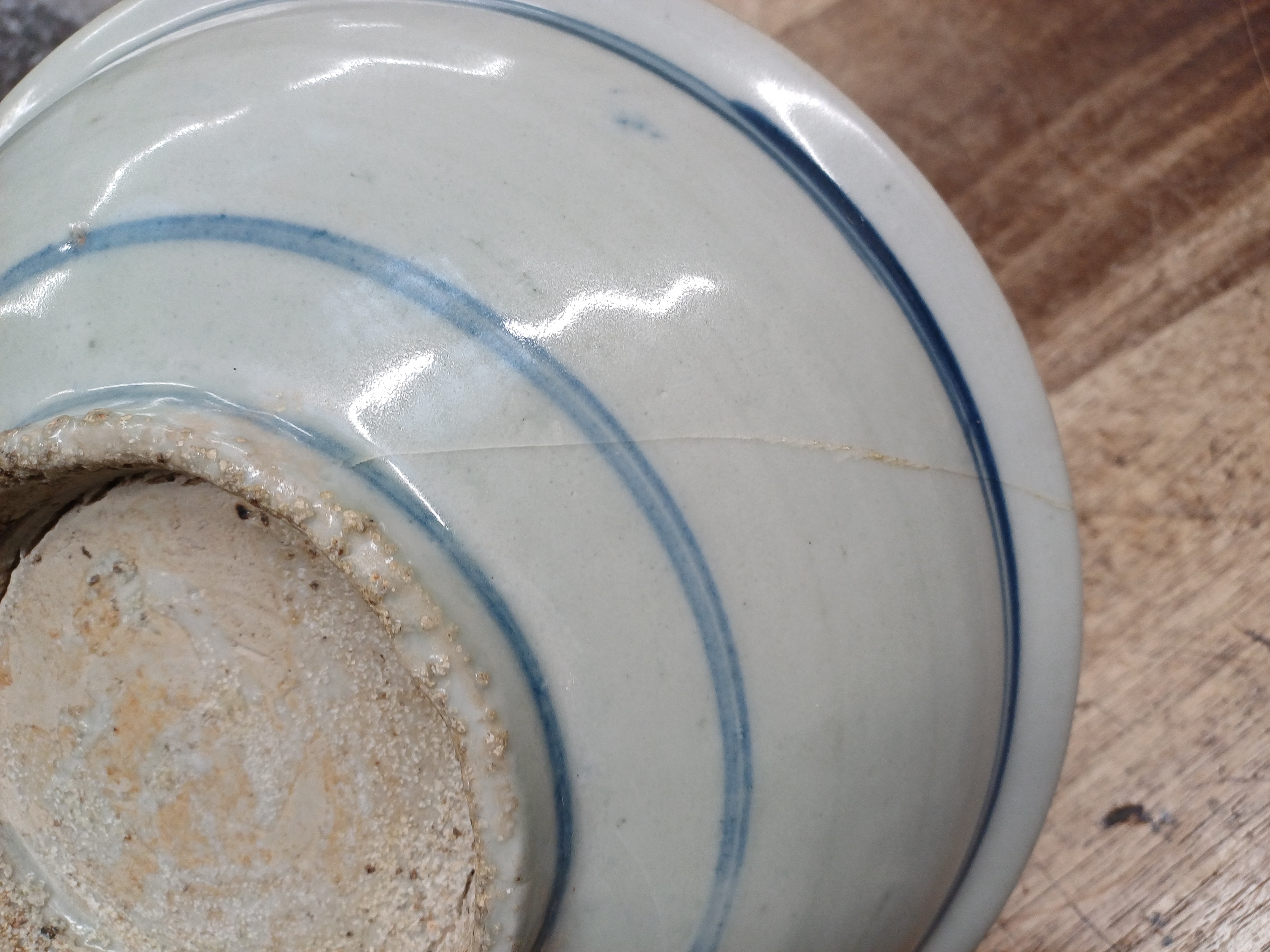 A CHINESE BLUE AND WHITE BOWL 明 青花花卉紋盌 - Image 2 of 6