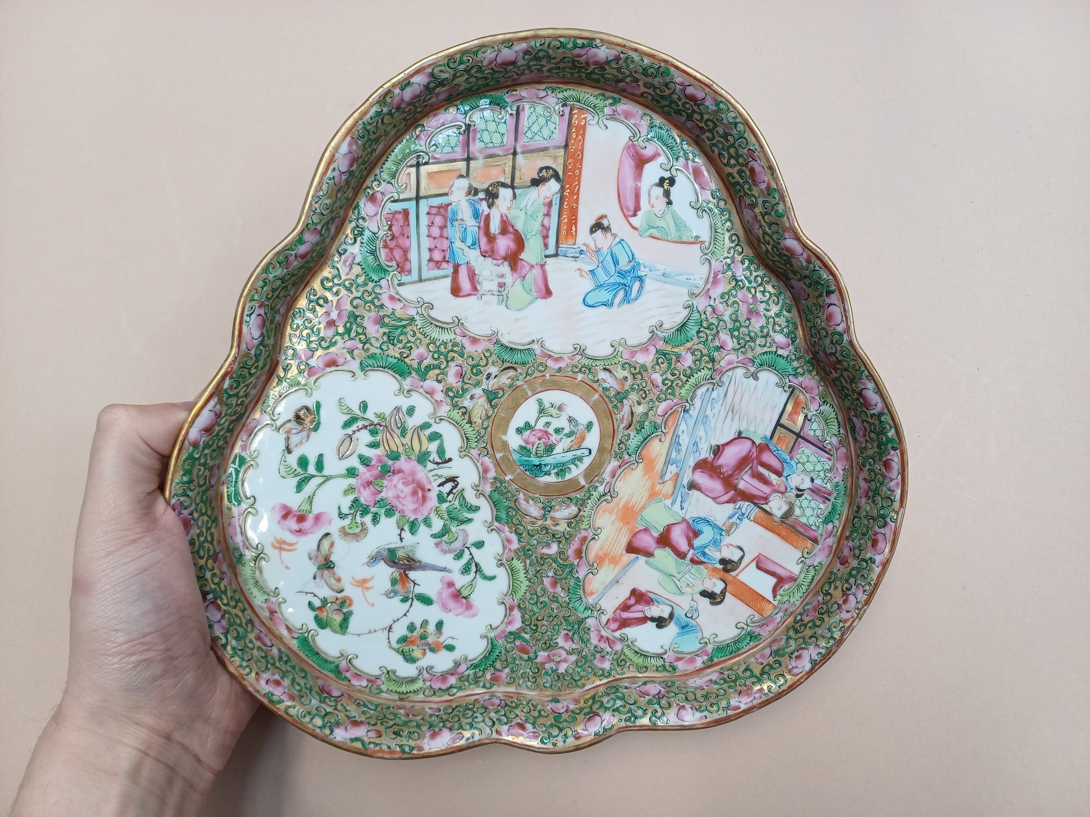 A GROUP OF CHINESE CANTON FAMILLE-ROSE PORCELAIN 晚清 十九或二十世紀 廣彩瓷器一組 - Image 33 of 33