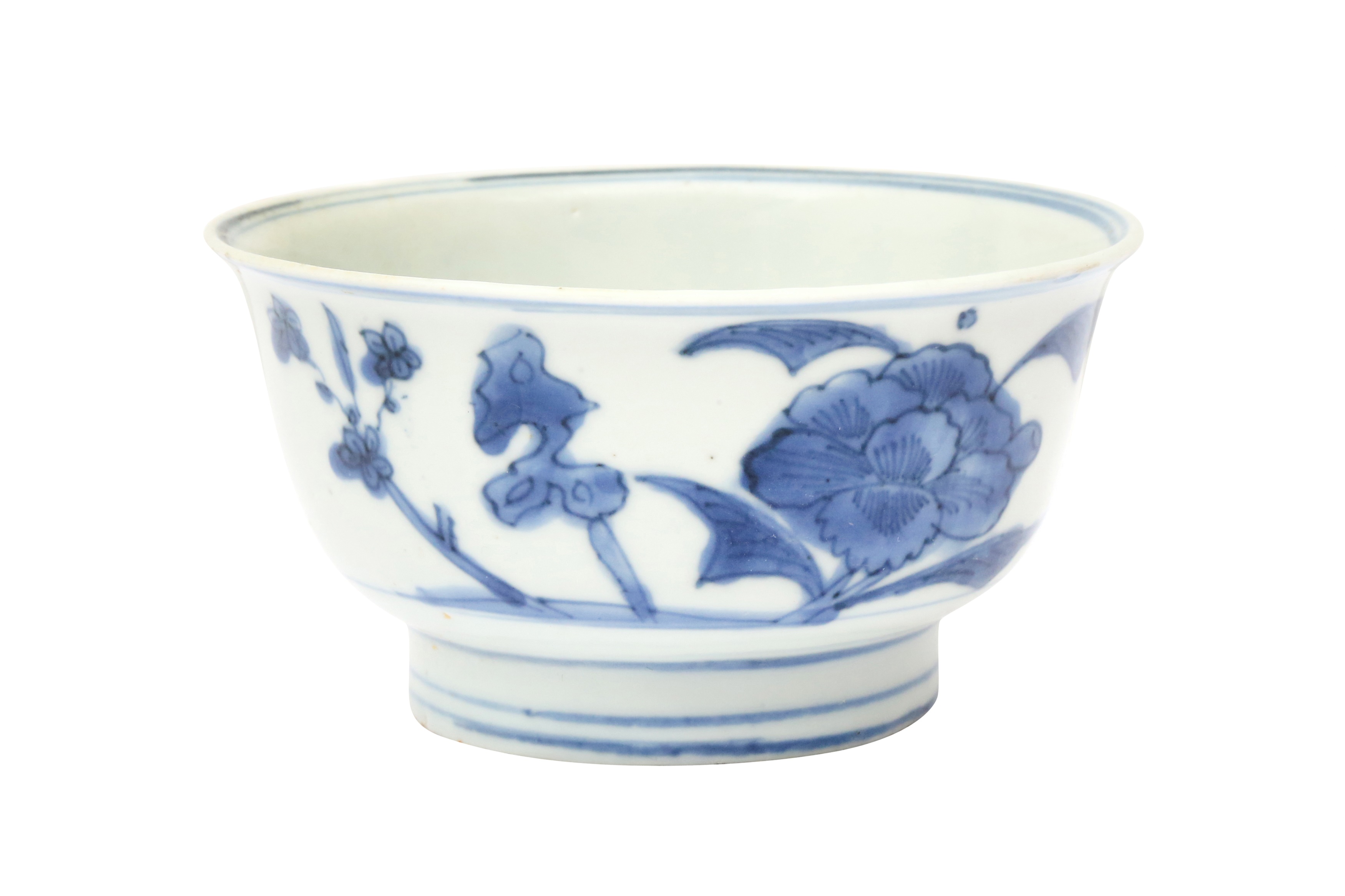A CHINESE BLUE AND WHITE 'PEONY' BOWL 明 青花牡丹紋盌