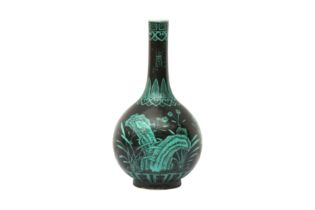 A CHINESE FAMILLE-NOIRE 'BLOSSOMS' VASE 二十世紀 墨地粉彩花卉紋瓶