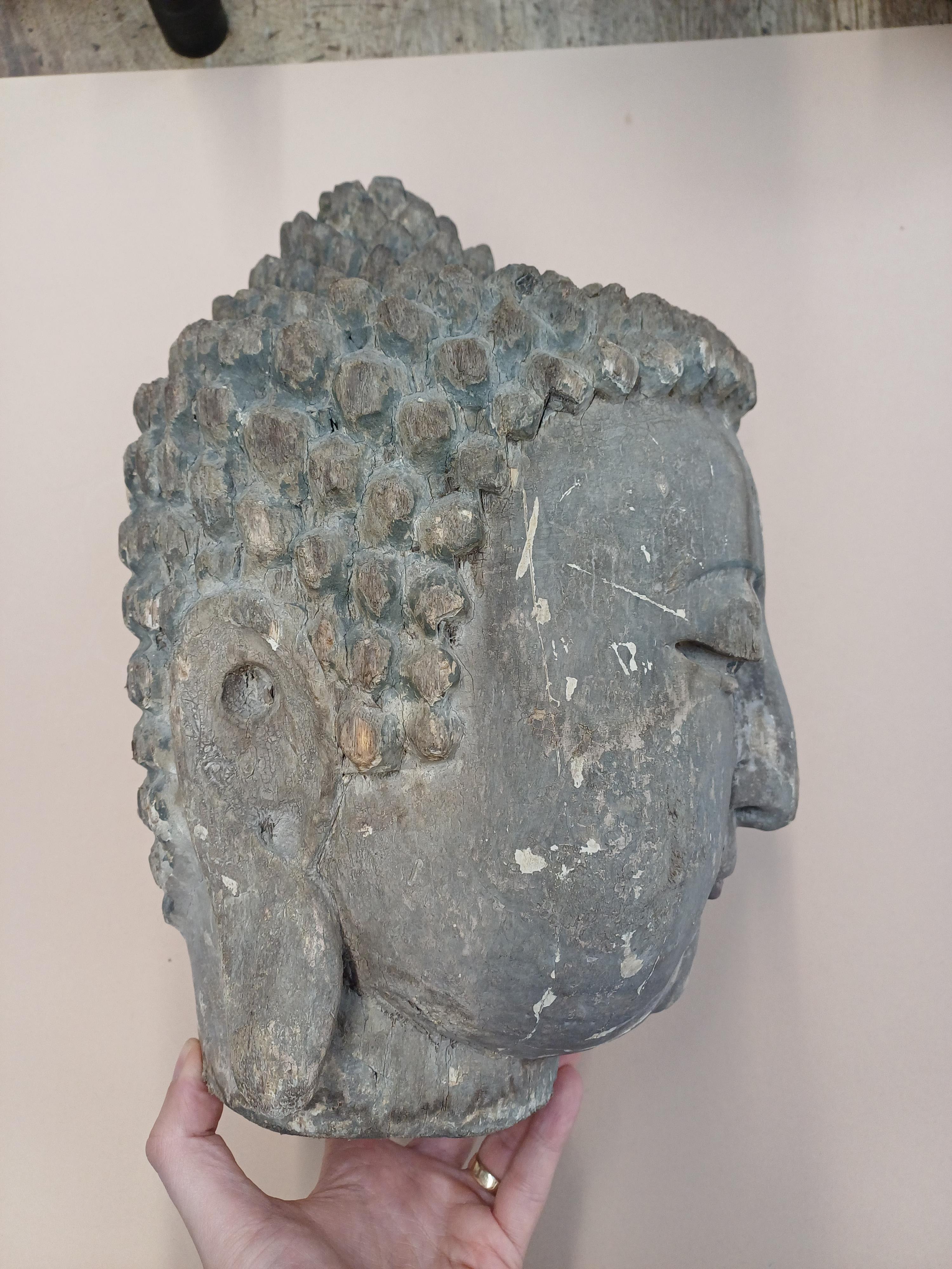 A LARGE CHINESE CARVED WOOD HEAD OF BUDDHA 清十九世紀 木雕佛頭像 - Image 5 of 11