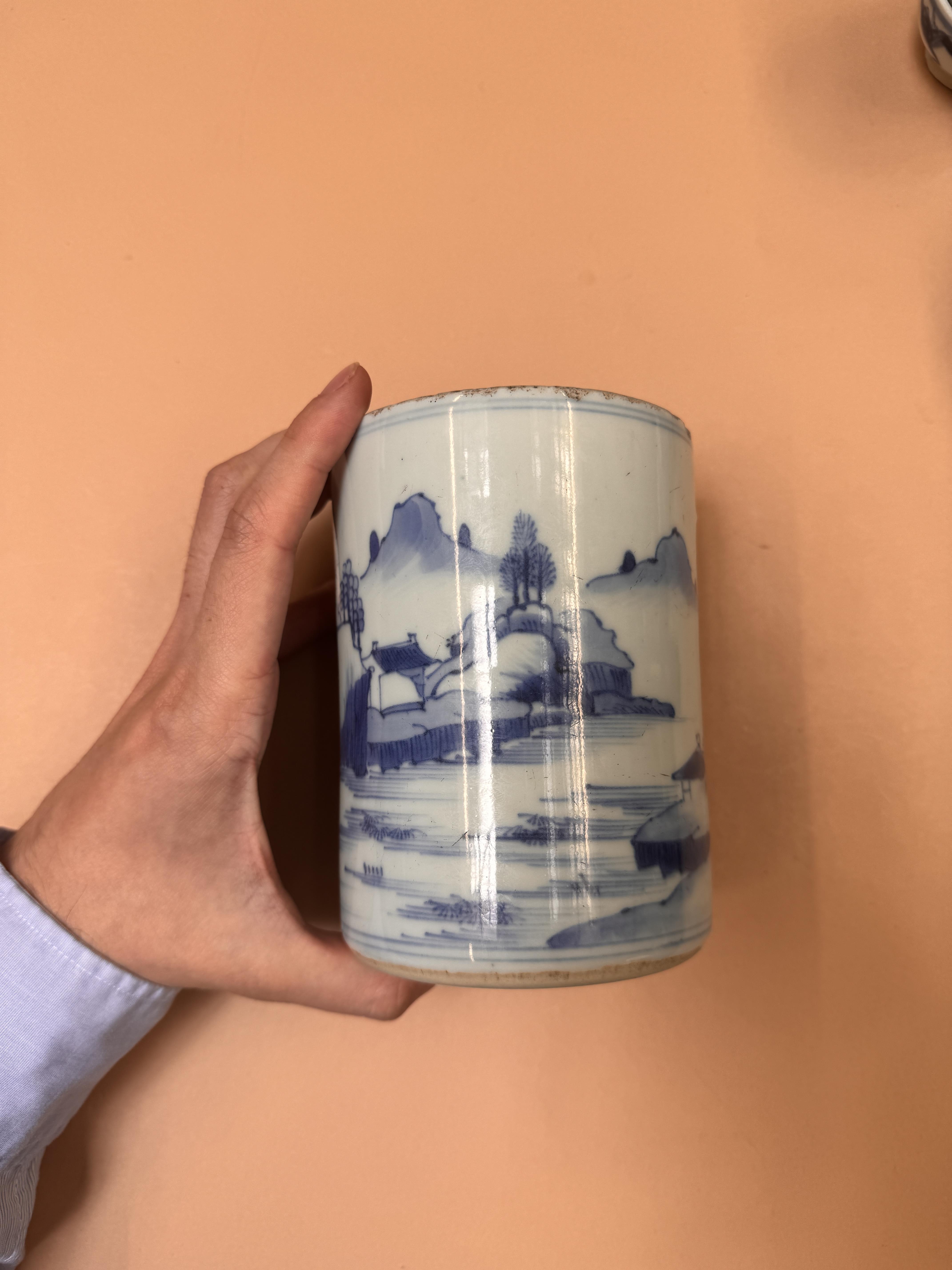 A CHINESE BLUE AND WHITE 'LANDSCAPE' BRUSH POT, BITONG 清 青花山水人物故事圖紋筆筒 - Image 12 of 20