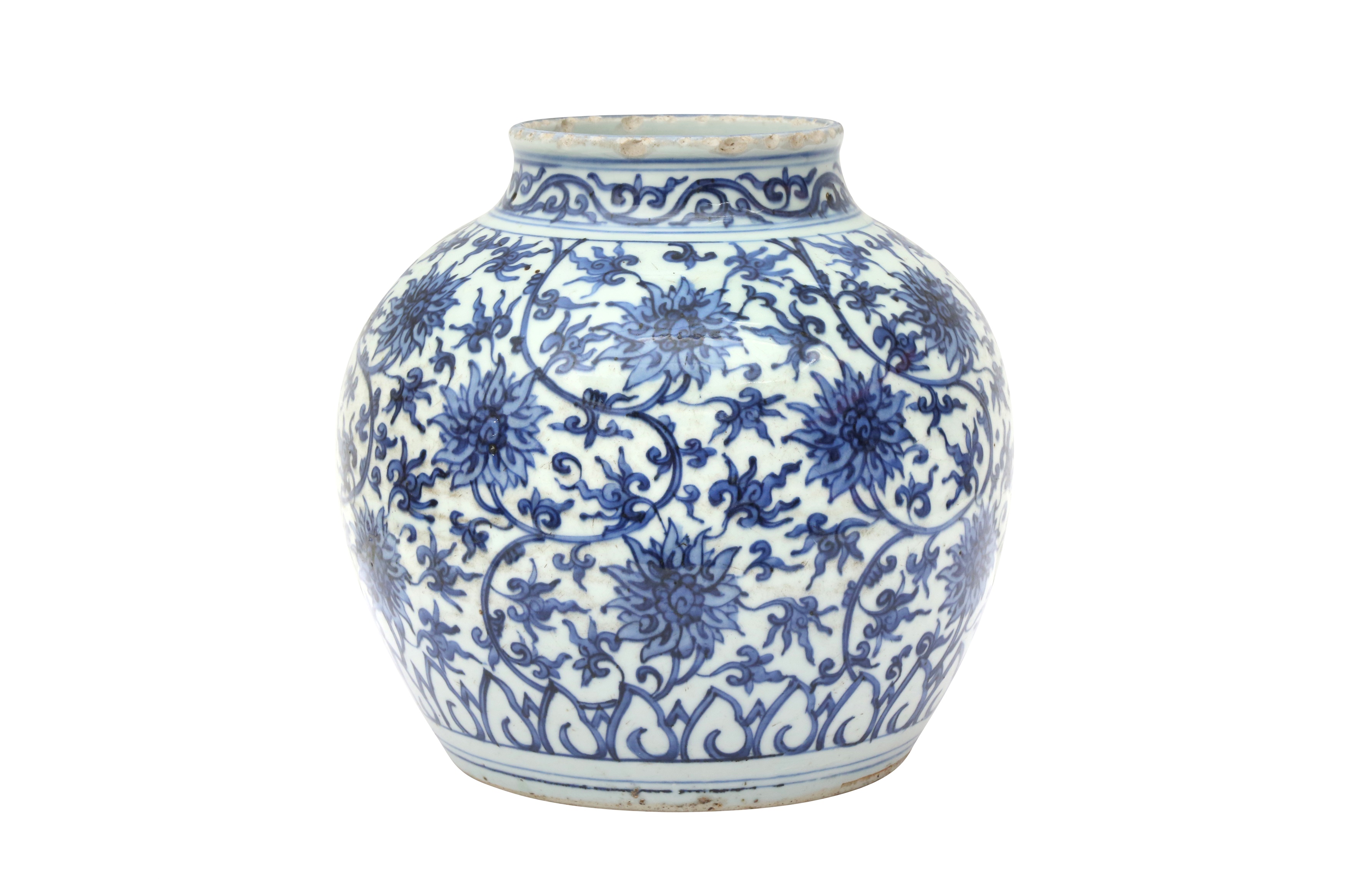 A CHINESE BLUE AND WHITE 'LOTUS' JAR 十九至二十世紀 青花纏枝蓮紋罐