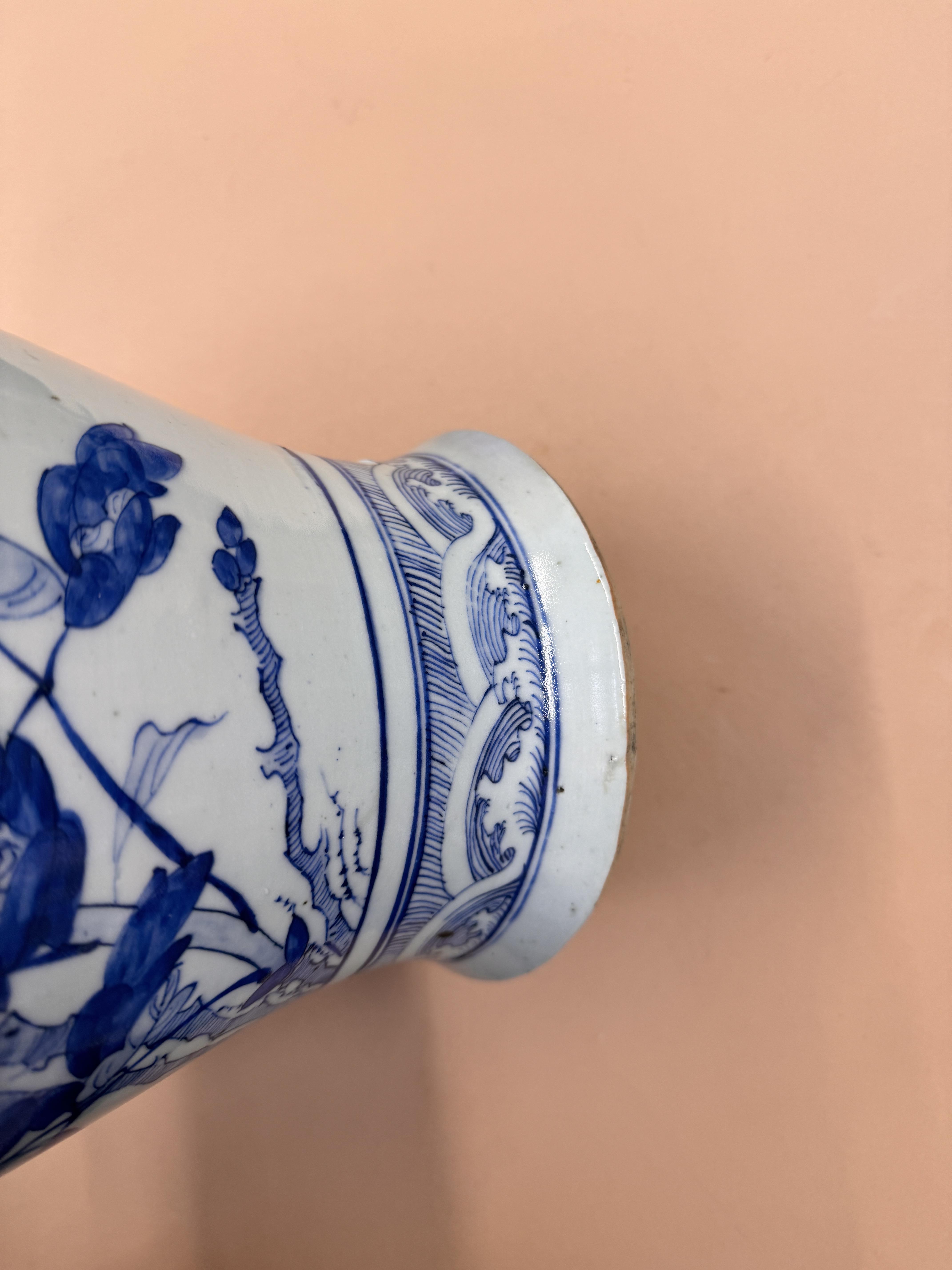 A CHINESE BLUE AND WHITE BALUSTER VASE AND COVER 清十九世紀 青花花鳥圖紋獅鈕蓋罐 - Image 7 of 28
