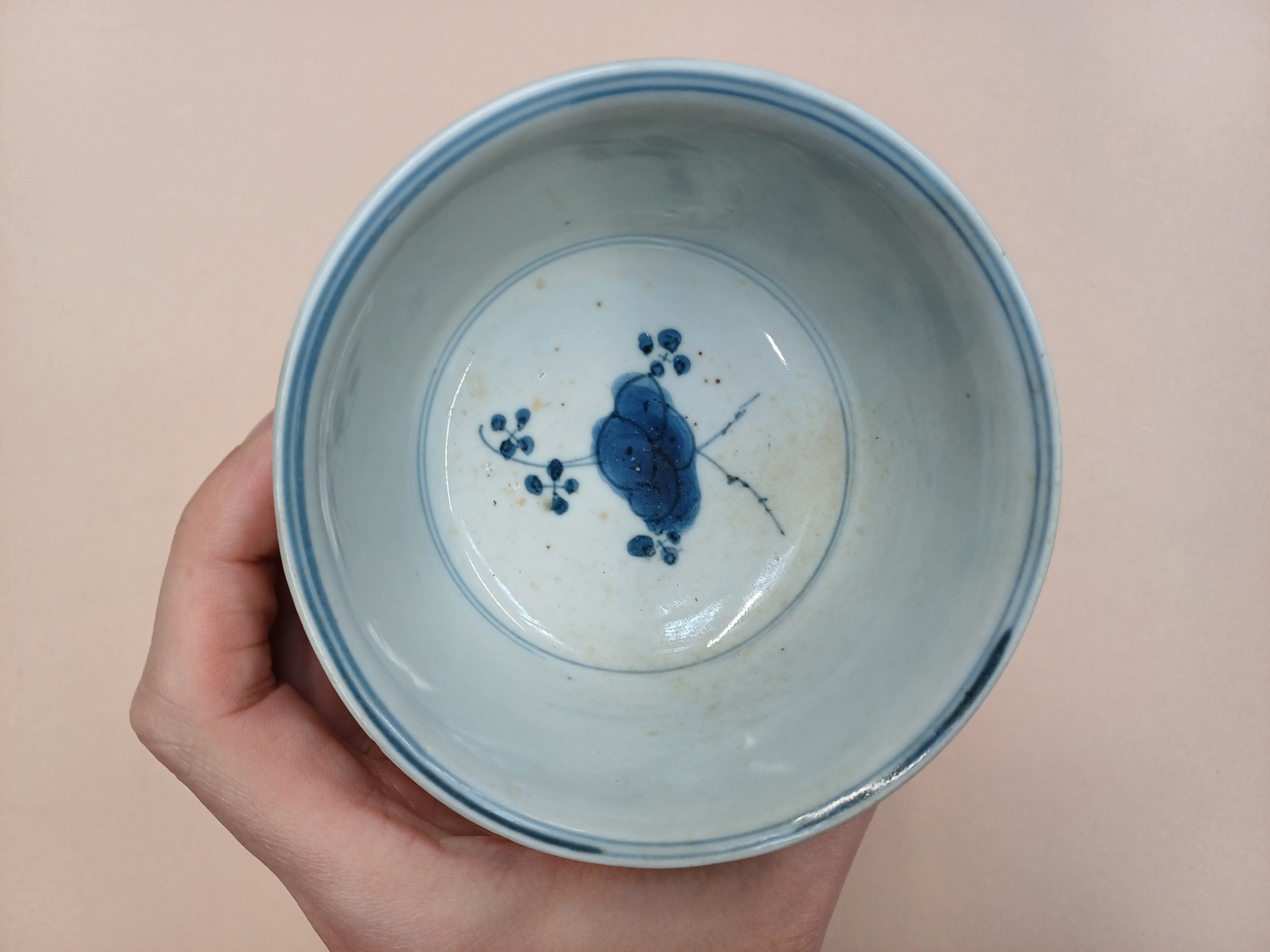 A CHINESE BLUE AND WHITE 'PEONY' BOWL 明 青花牡丹紋盌 - Image 9 of 11