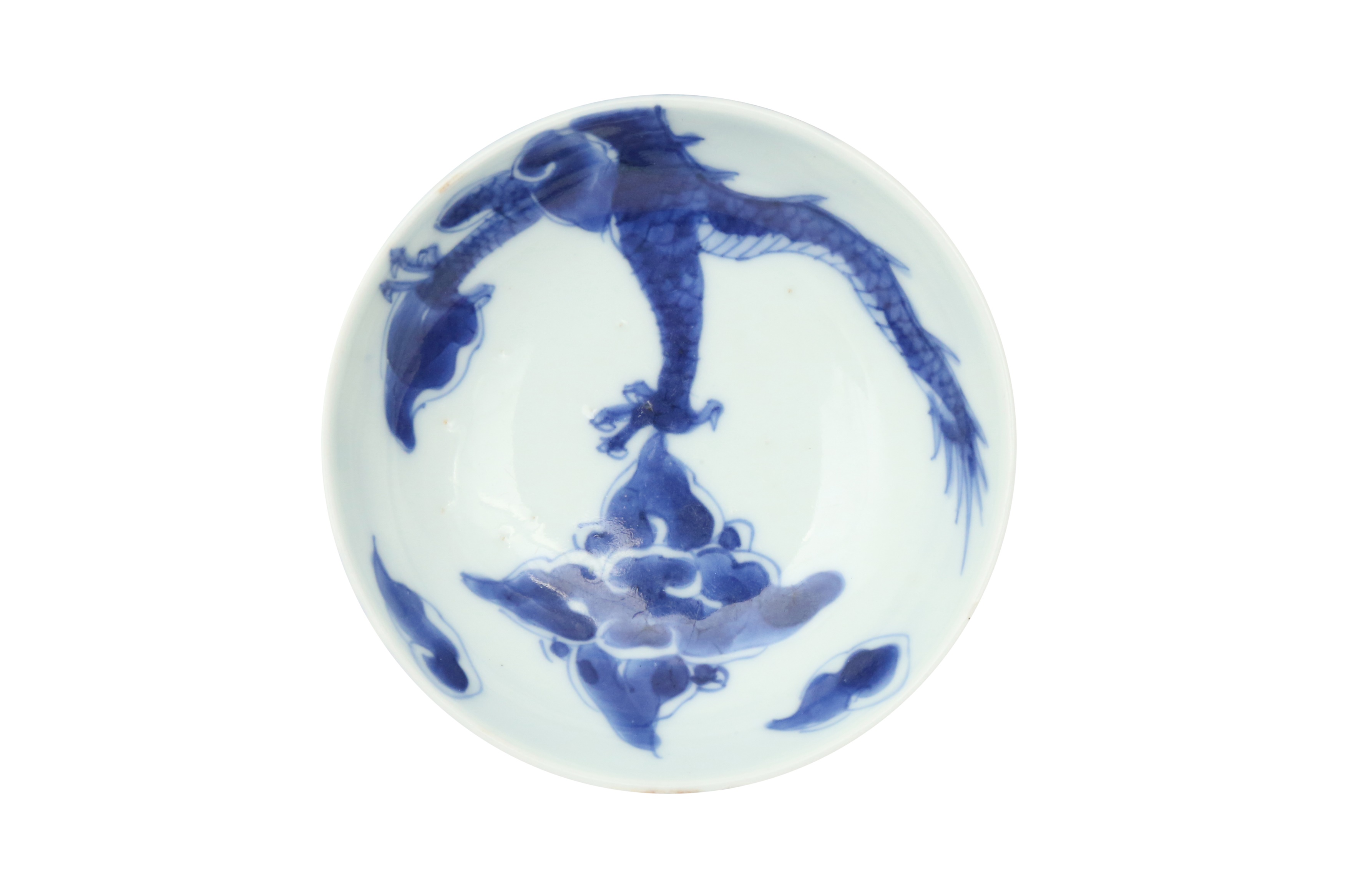 A CHINESE BLUE AND WHITE 'DRAGON' COVER 清十九世紀 青花龍紋盌 《大清雍正年製》款 - Image 2 of 12