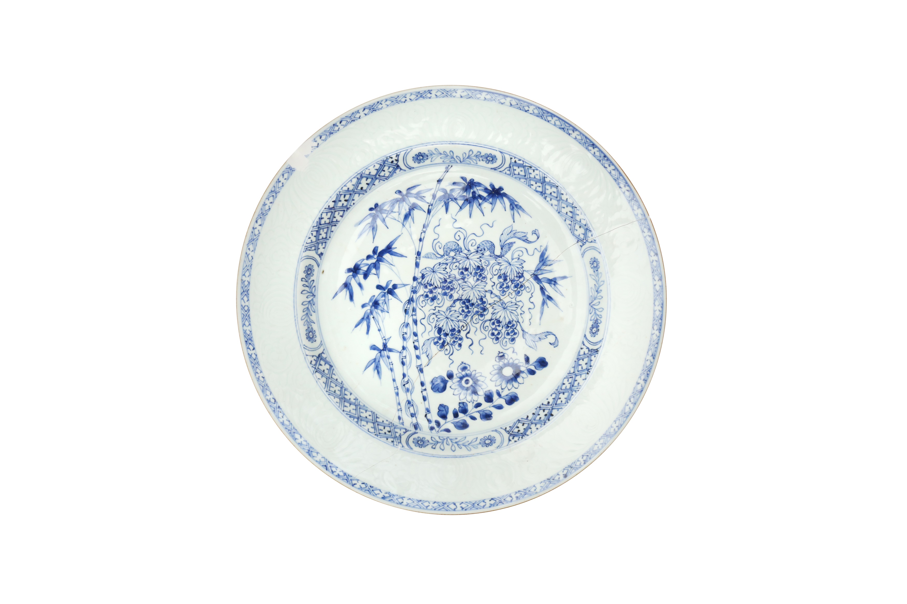 TWO LARGE CHINESE BLUE AND WHITE DISHES 清十八世紀 青花葡萄花竹紋大盤兩件 - Image 2 of 3
