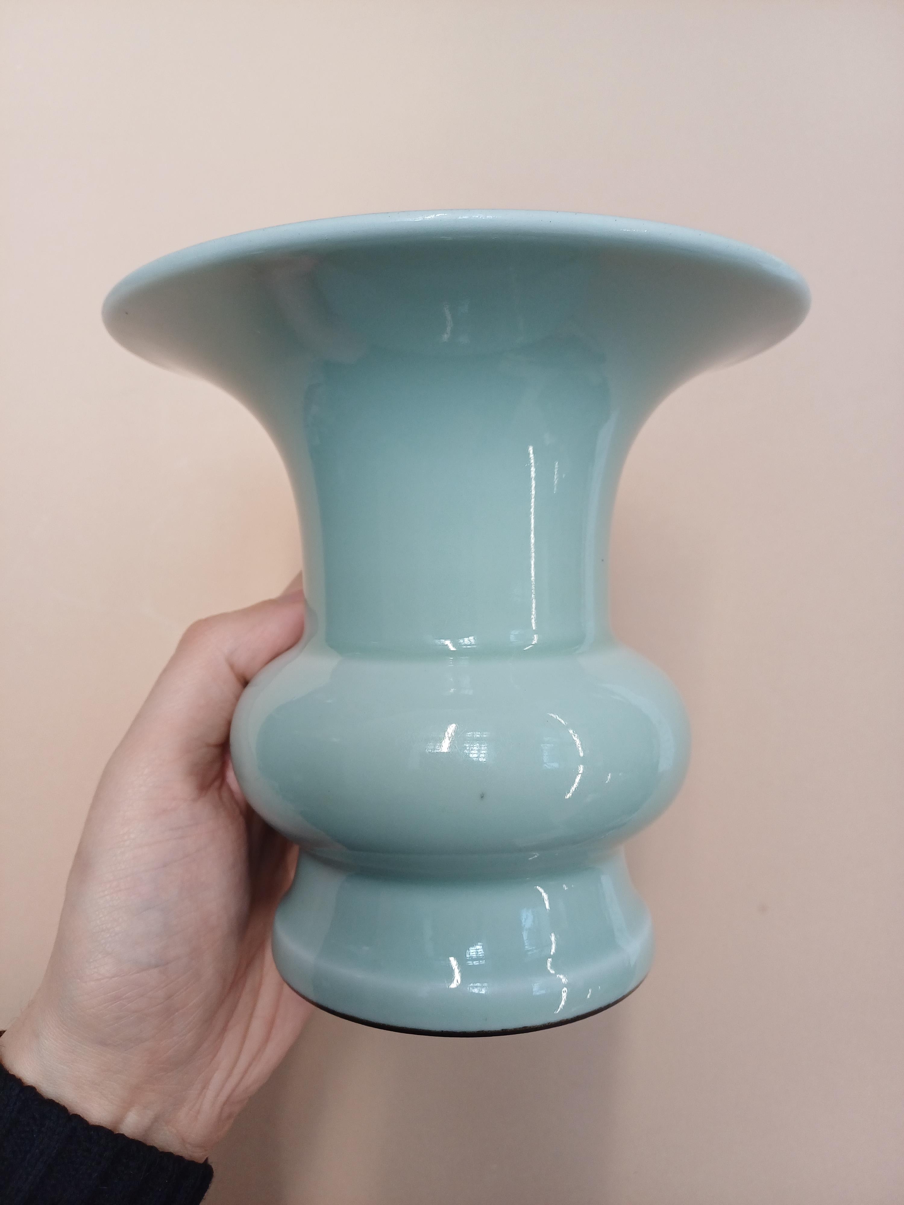 A CHINESE CELADON-GLAZED VASE, GU 青釉觚 《大清乾隆年製》款 - Image 9 of 9