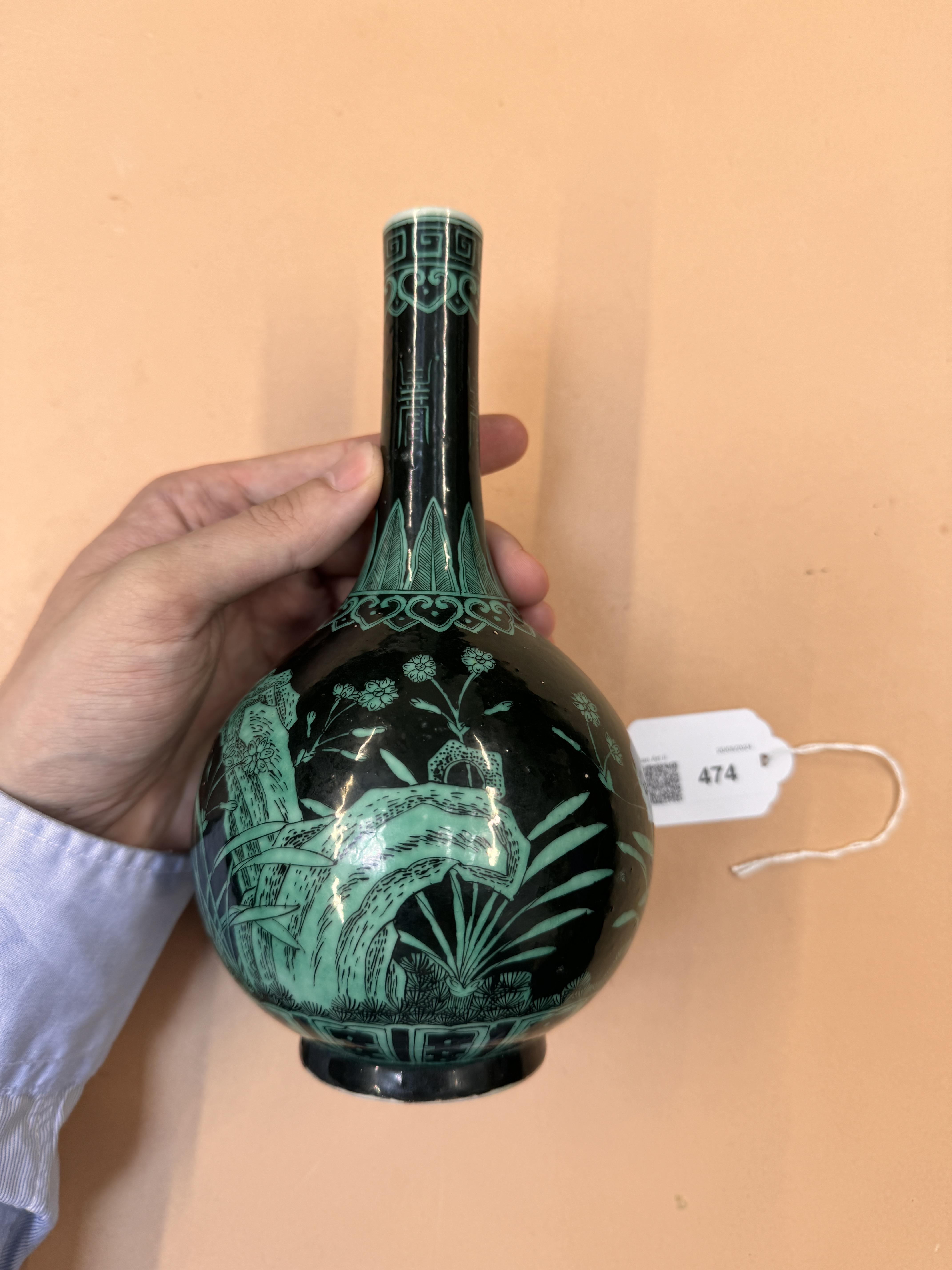 A CHINESE FAMILLE-NOIRE 'BLOSSOMS' VASE 二十世紀 墨地粉彩花卉紋瓶 - Image 12 of 12