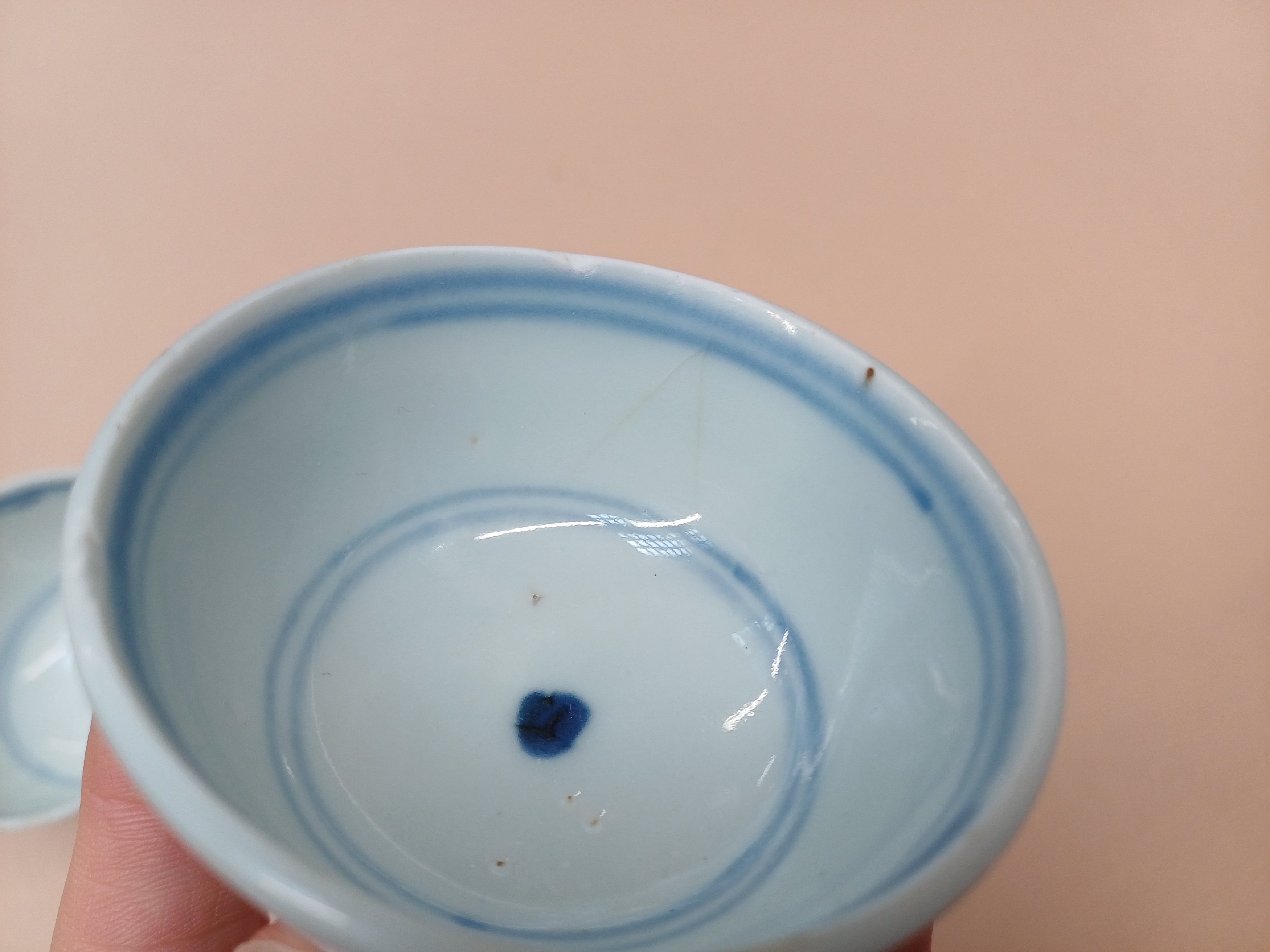 A GROUP OF CHINESE CUPS AND SAUCERS 明至清 杯及碟一組 - Image 31 of 38