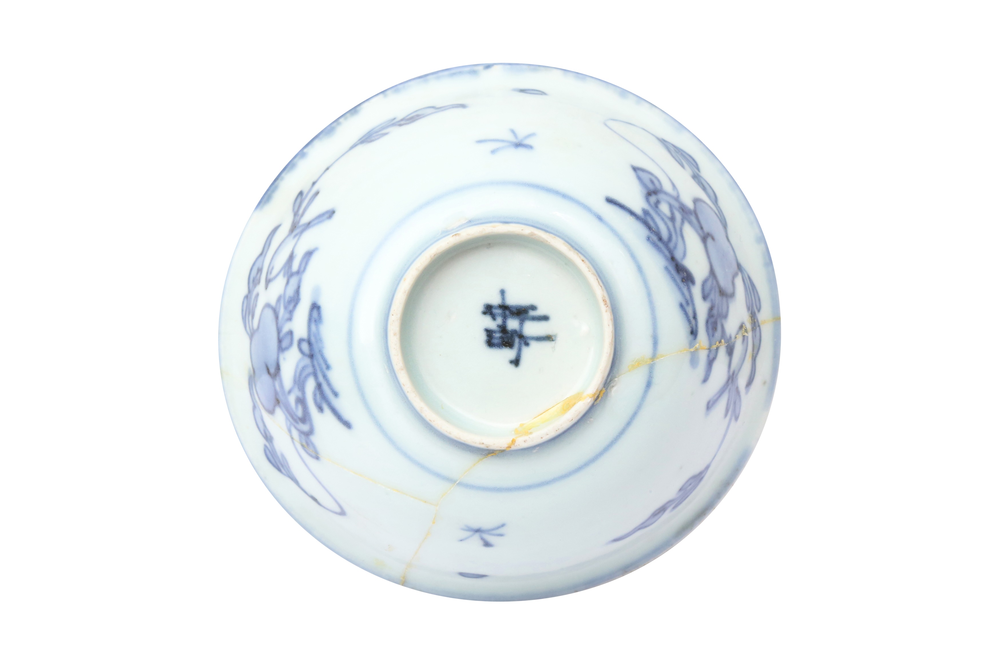 A CHINESE BLUE AND WHITE 'BIRDS' BOWL 清十八世紀 青花花鳥圖紋盌 - Image 2 of 10