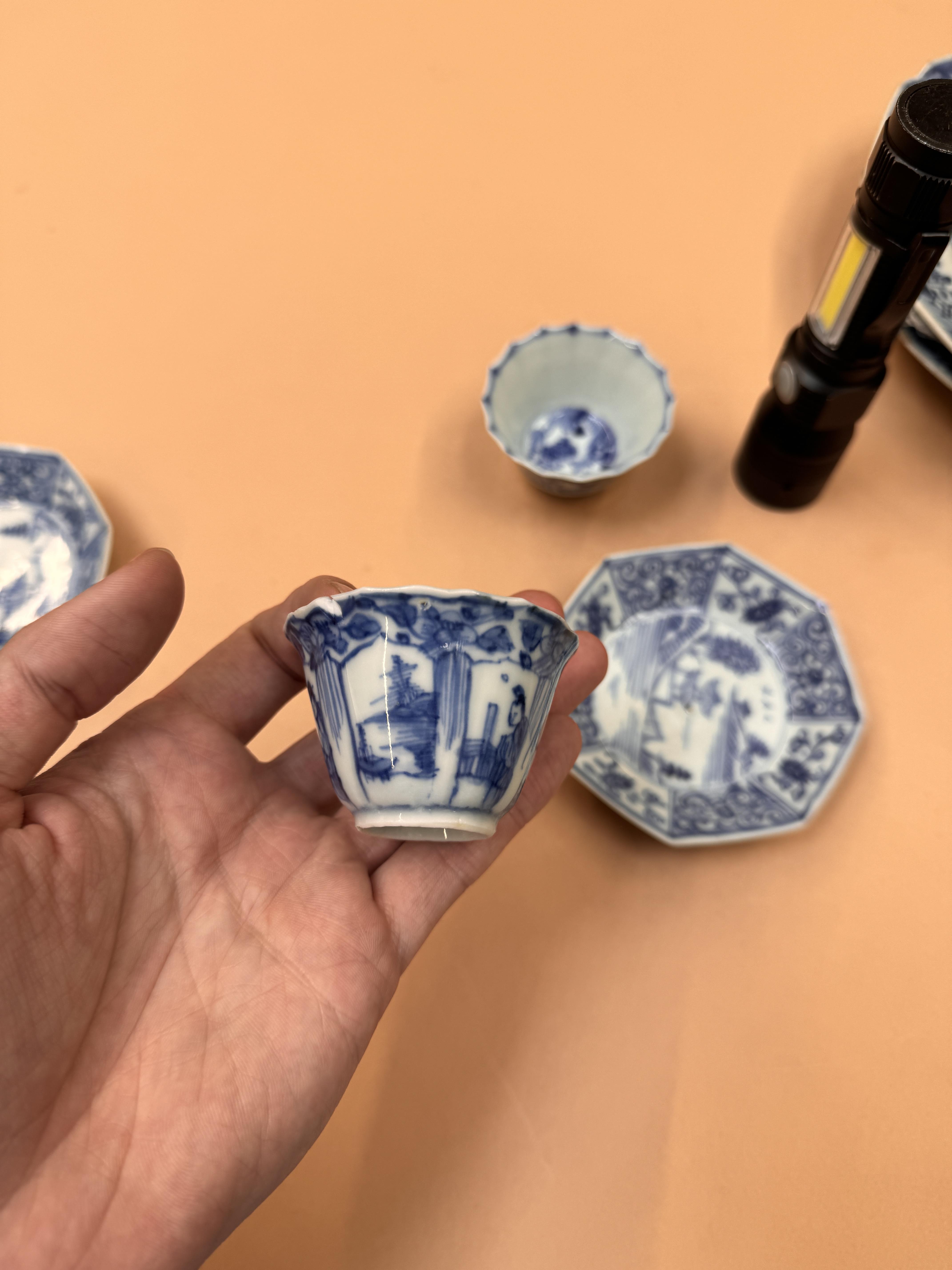 A GROUP OF SMALL CHINESE BLUE AND WHITE DISHES AND CUPS 十八至十九世紀 青花小盤及盃一組 - Image 8 of 23