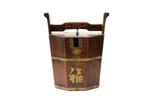 A CHINESE HONGMU TEA WARMER AND COVER 十九或二十世紀 紅木暖茶桶連蓋