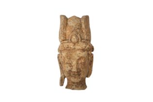 A CHINESE SANDSTONE HEAD OF A BODHISATTVA 十八至十九世紀 砂岩雕佛首