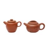 TWO CHINESE YIXING ZISHA TEAPOTS AND COVERS 二十世紀 宜興紫砂茶壺兩件