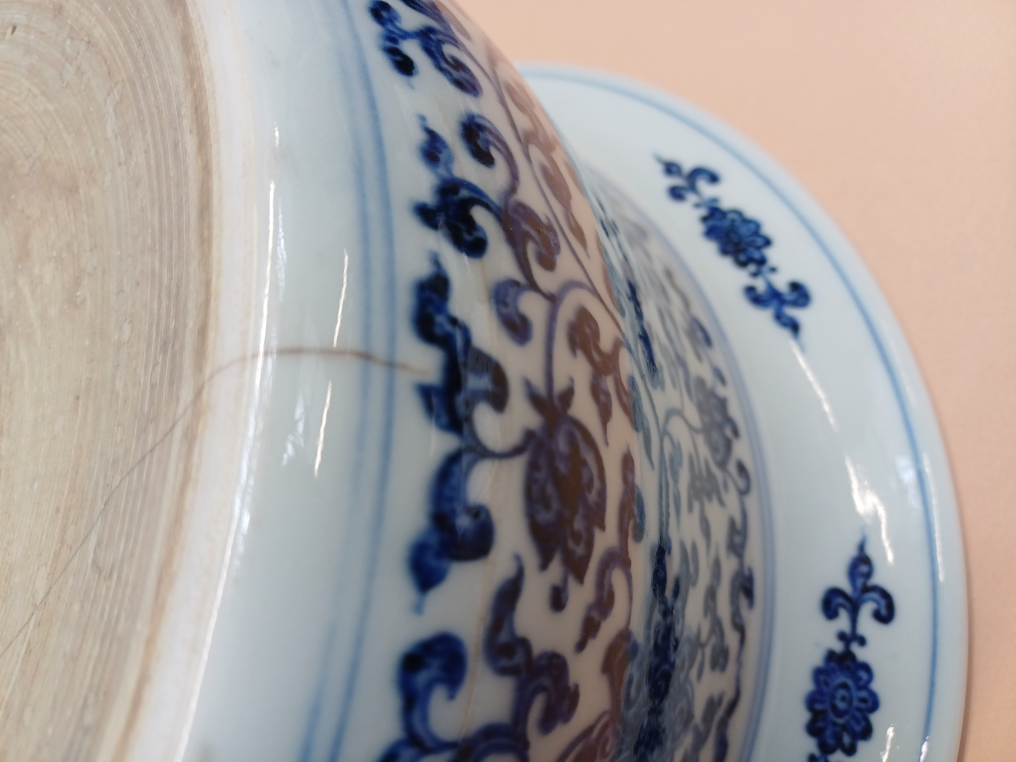 A CHINESE MING-STYLE BLUE AND WHITE 'LOTUS' BASIN 明式青花纏枝蓮紋盆 《大清雍正年製》款 - Image 13 of 14