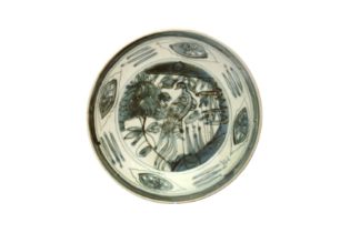 A CHINESE ZHANGZHOU (SWATOW) BLUE AND WHITE DISH 晚明 漳州窯青花花鳥圖紋盤