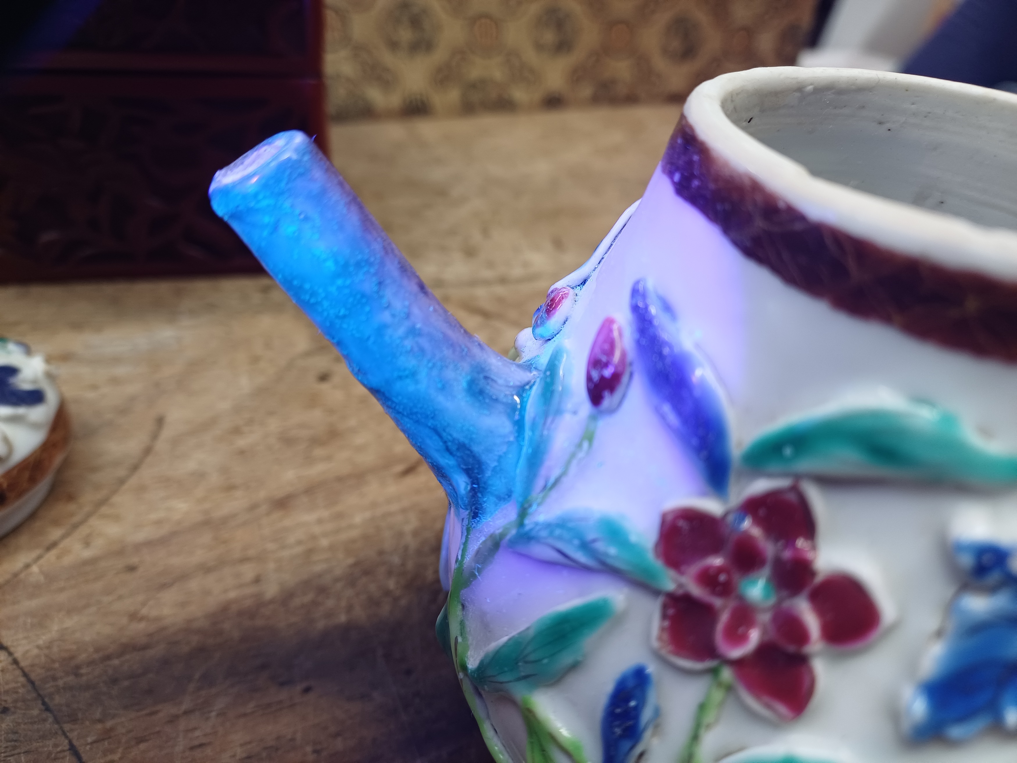 A CHINESE FAMILLE-ROSE MOULDED 'BLOSSOMS' TEAPOT, COVER AND SAUCER 清雍正 粉彩花卉茶壺連碟 - Image 10 of 15