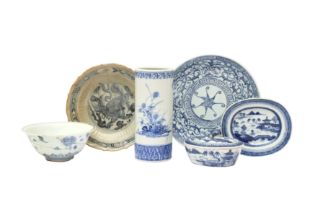 A GROUP OF CHINESE BLUE AND WHITE PORCELAIN 明至二十世紀 各式瓷器一組