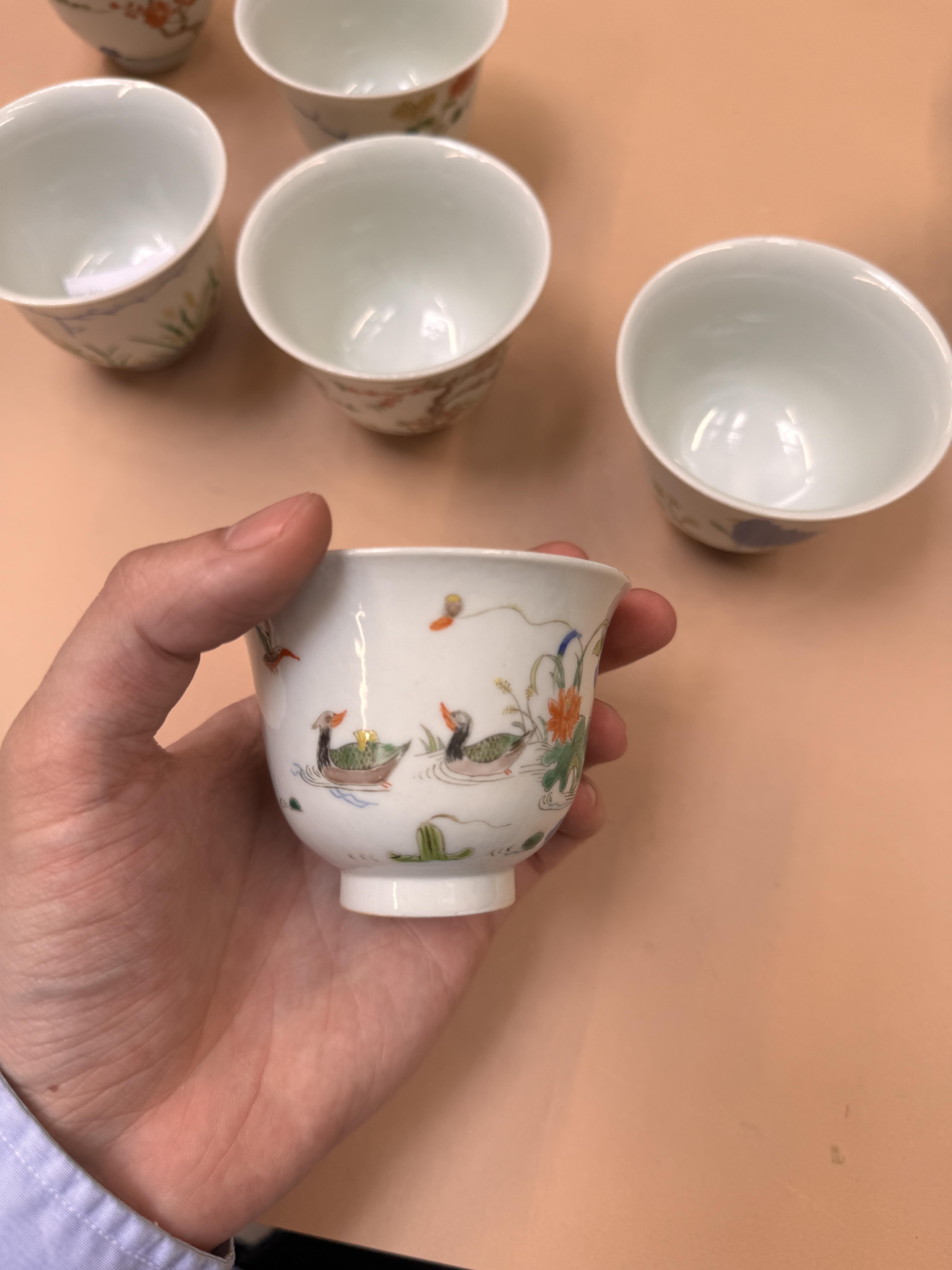 A SET OF CHINESE FAMILLE ROSE 'MONTH' CUPS 二十世紀 粉彩十二花神盃一組 - Image 7 of 16