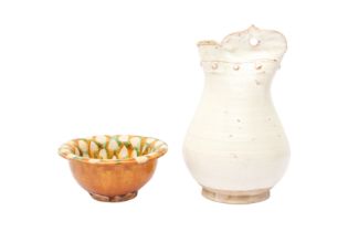 A CHINESE SANCAI-GLAZED BOWL AND A WHITE-GLAZED POTTERY FLASK 二十世紀 三彩盌及白釉皮囊壺