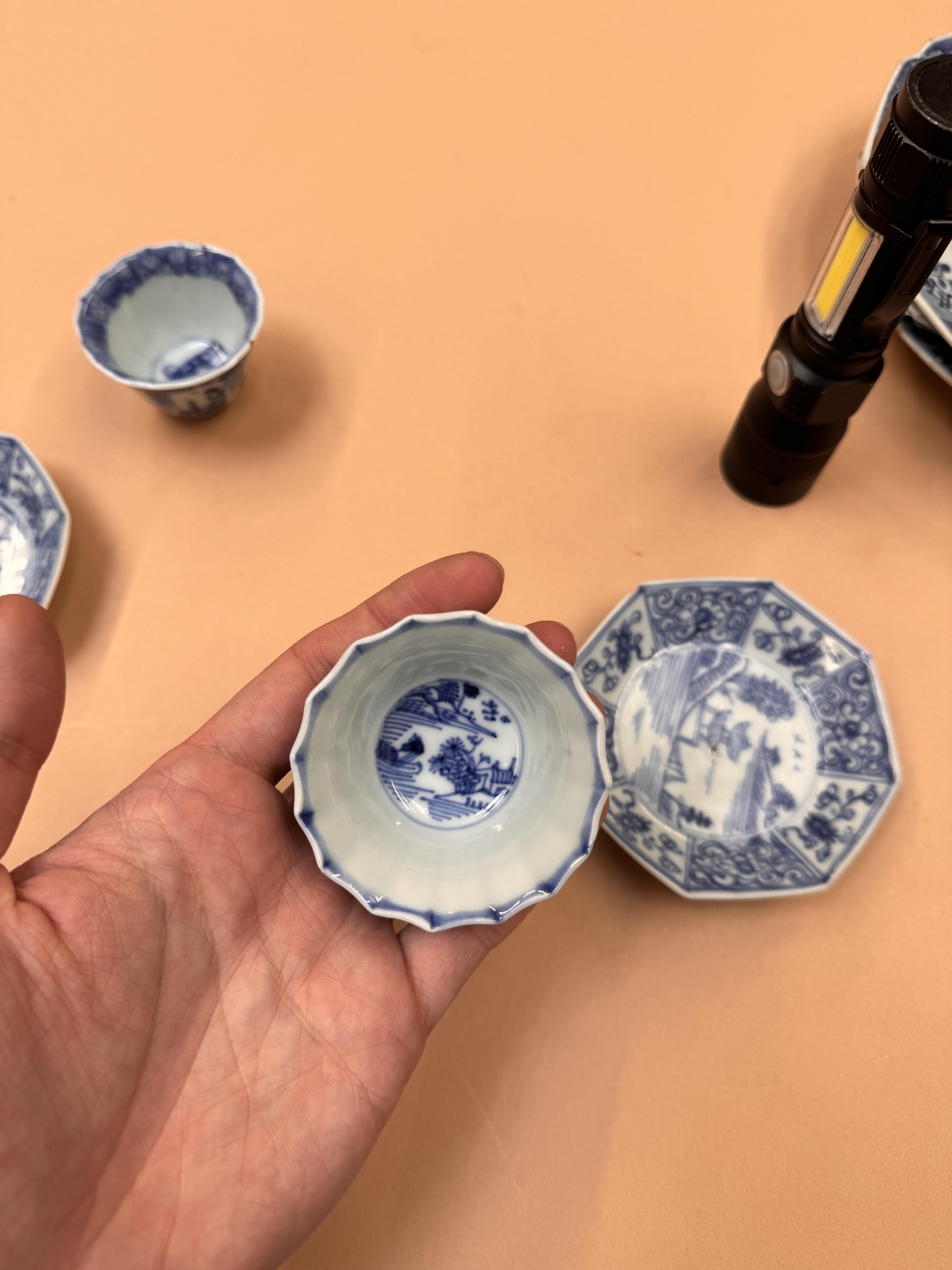 A GROUP OF SMALL CHINESE BLUE AND WHITE DISHES AND CUPS 十八至十九世紀 青花小盤及盃一組 - Image 3 of 23