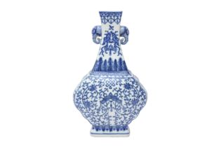 A CHINESE BLUE AND WHITE 'LOTUS SCROLLS' VASE 二十世紀 青花纏枝蓮紋雙象耳瓶 《大清乾隆年製》款