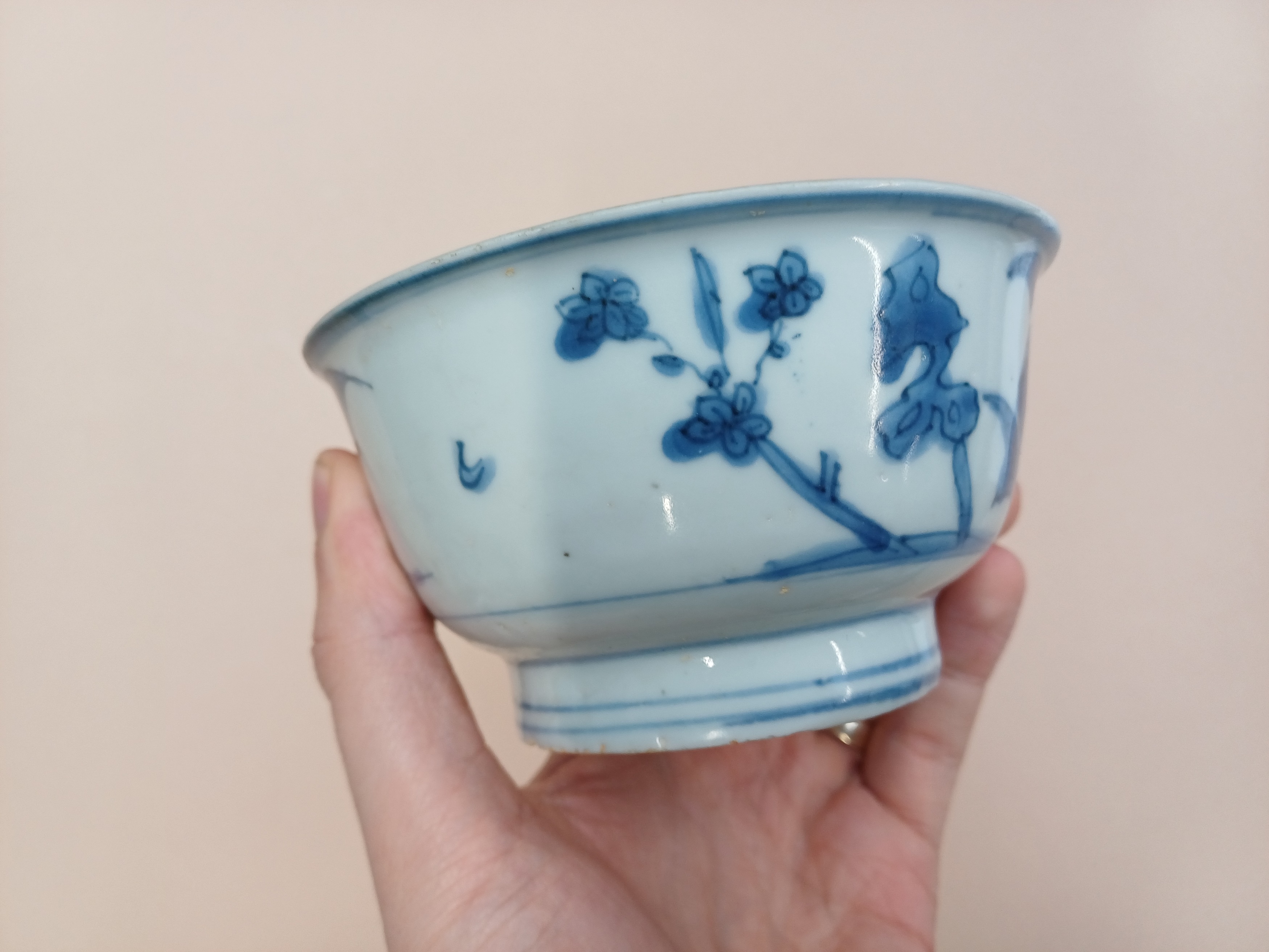 A CHINESE BLUE AND WHITE 'PEONY' BOWL 明 青花牡丹紋盌 - Image 4 of 11