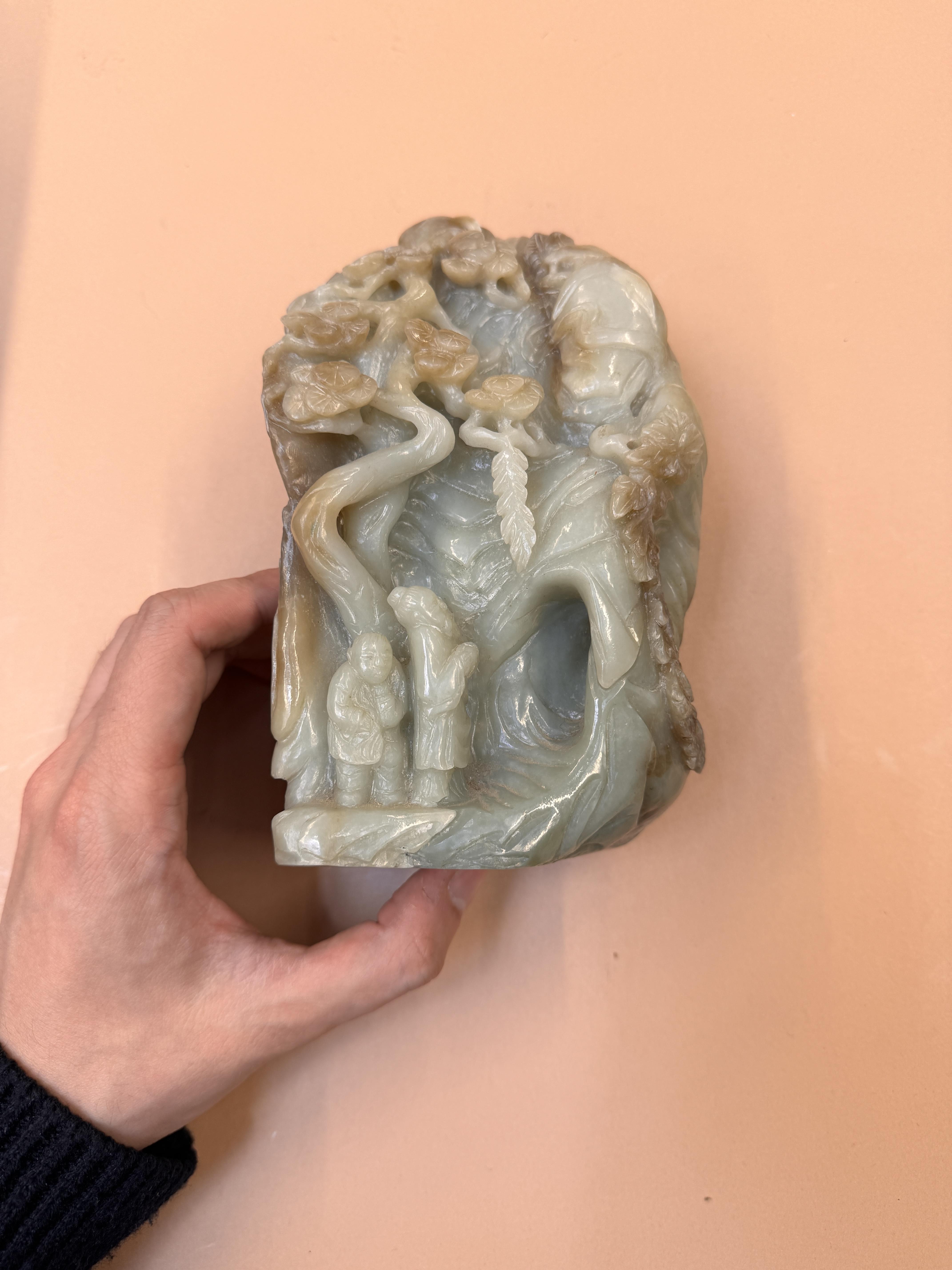 A CHINESE CELADON AND CREAM JADE BOULDER CARVING 晚清 青玉人物故事圖紋山子 - Image 11 of 16