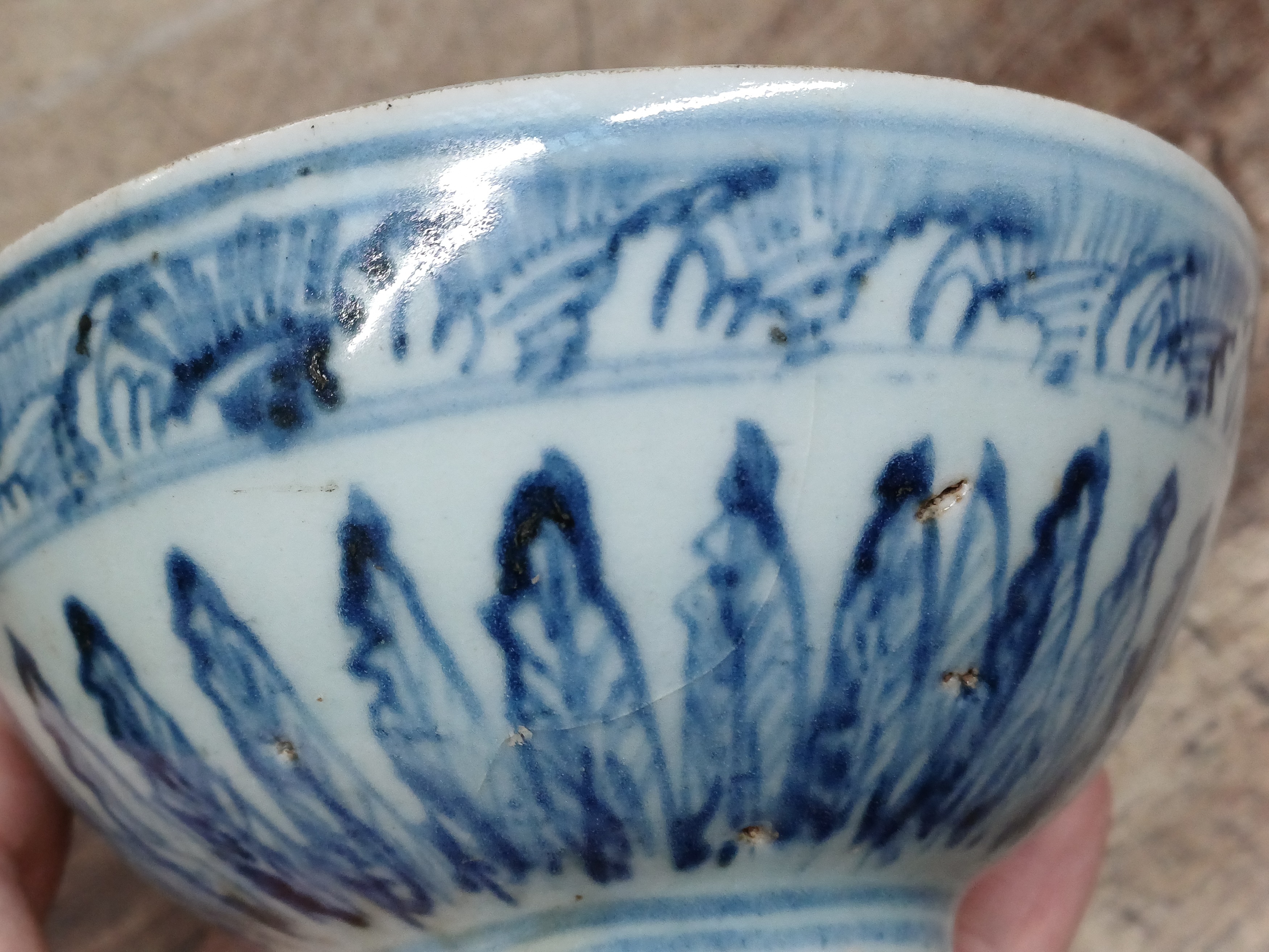 A CHINESE BLUE AND WHITE BOWL 明 青花蕉葉紋盌 - Image 6 of 6
