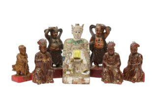 SEVEN CHINESE LACQUERED WOOD FIGURES 明或後期 漆木人物雕像七件