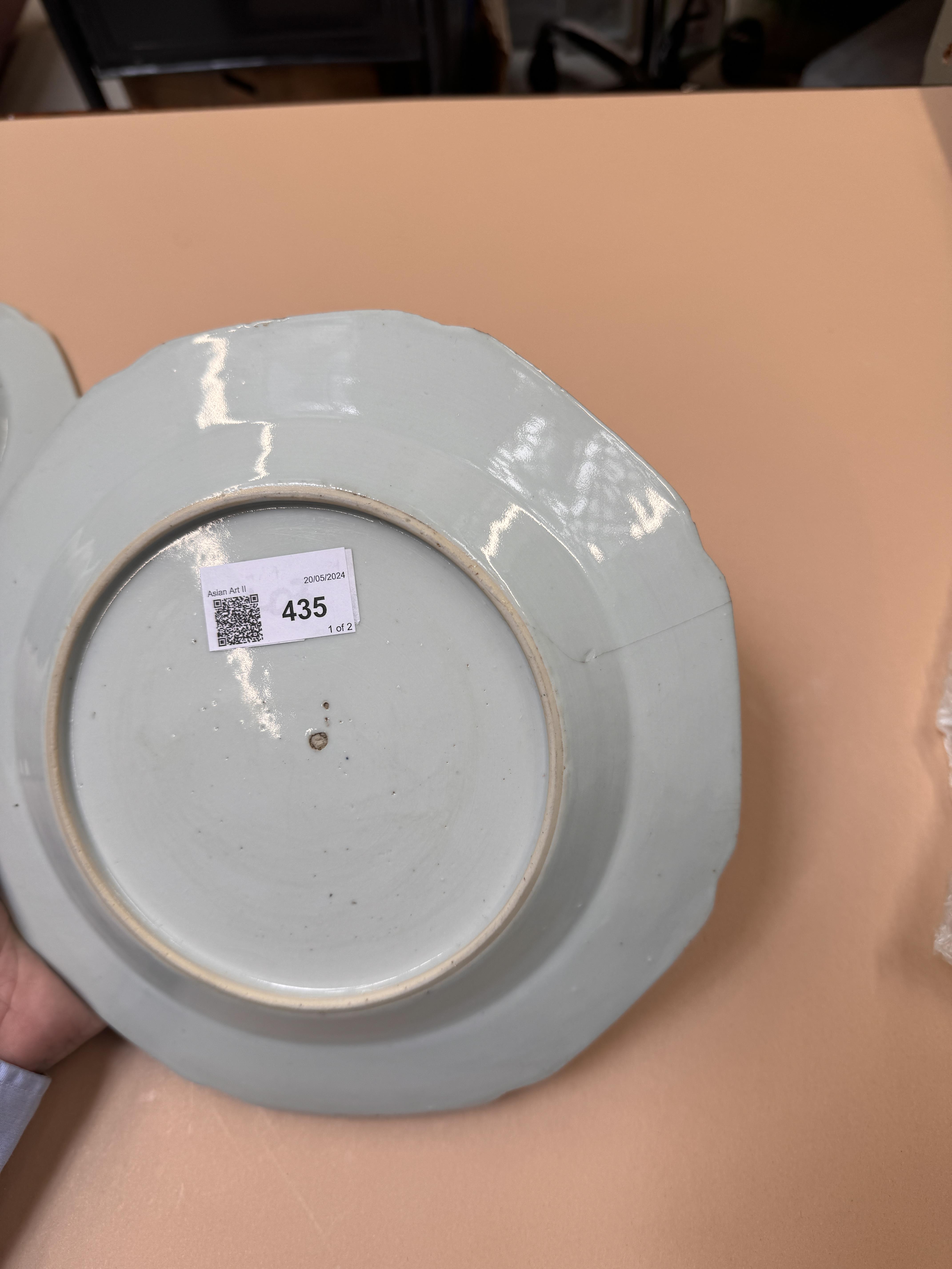 TWO CHINESE EXPORT BLUE AND WHITE DISHES 清十八世紀 外銷青花人物故事圖紋盤兩件 - Image 8 of 11