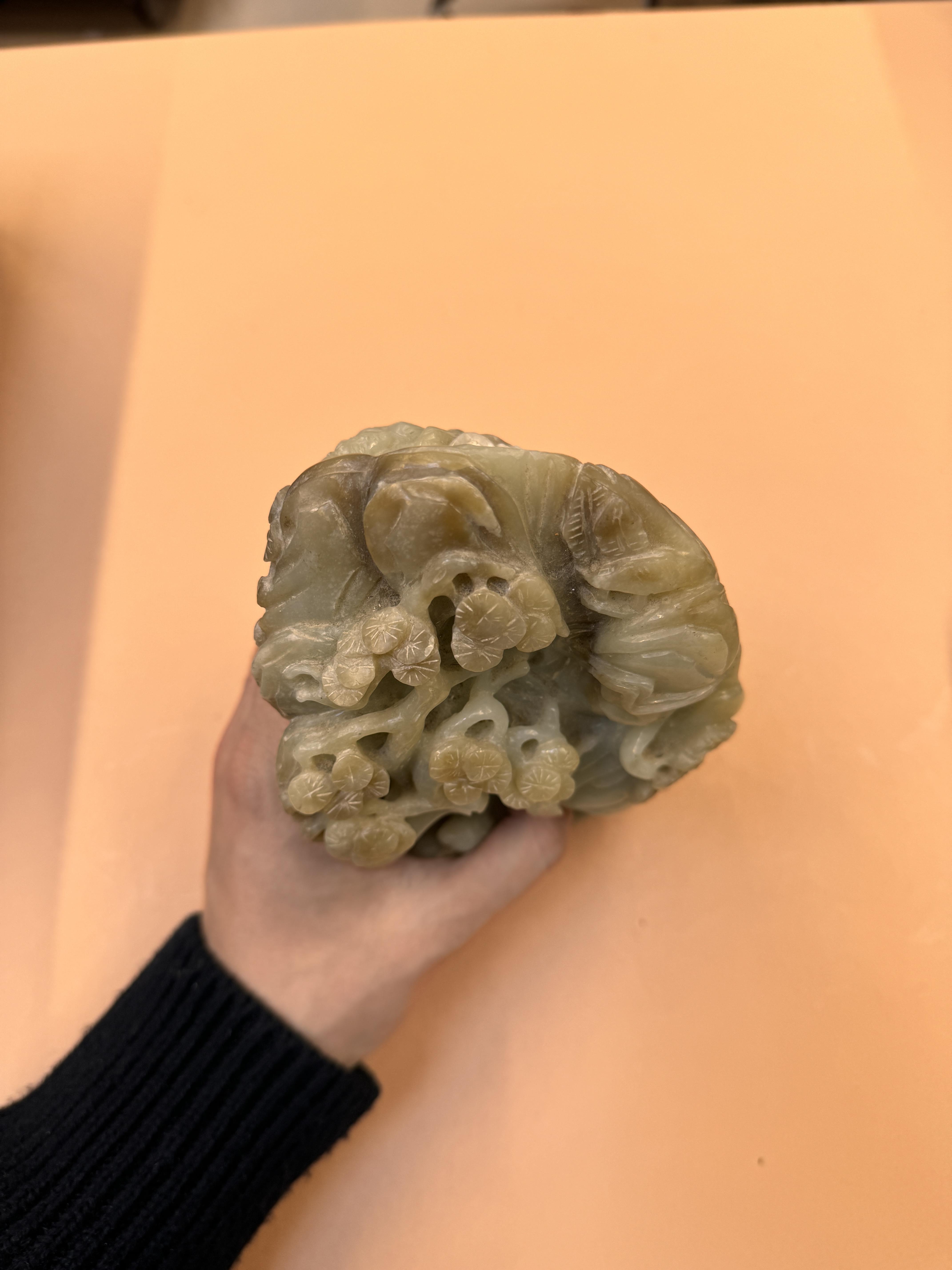 A CHINESE CELADON AND CREAM JADE BOULDER CARVING 晚清 青玉人物故事圖紋山子 - Image 15 of 16