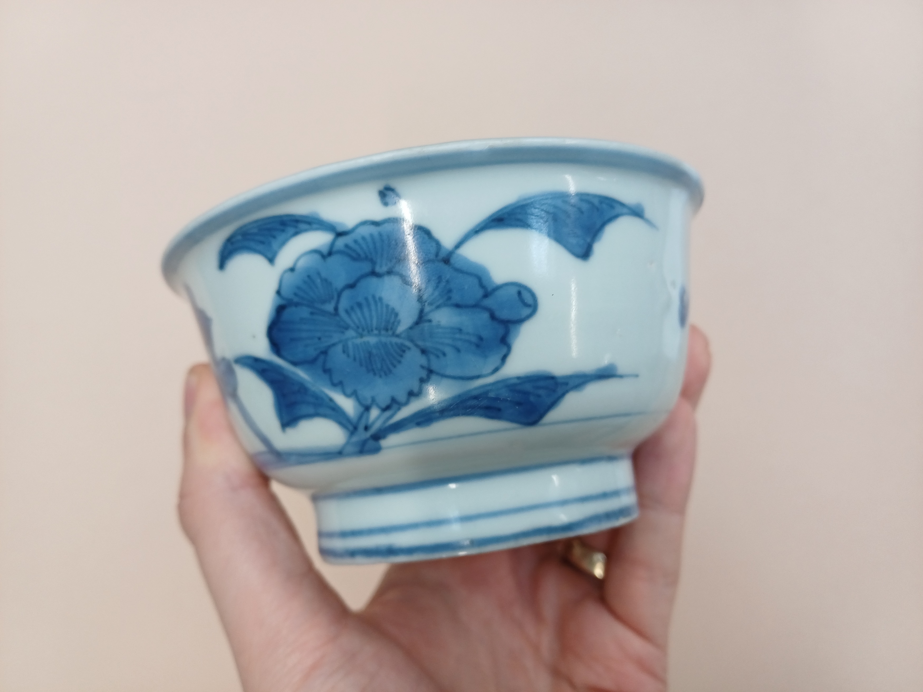 A CHINESE BLUE AND WHITE 'PEONY' BOWL 明 青花牡丹紋盌 - Image 3 of 11