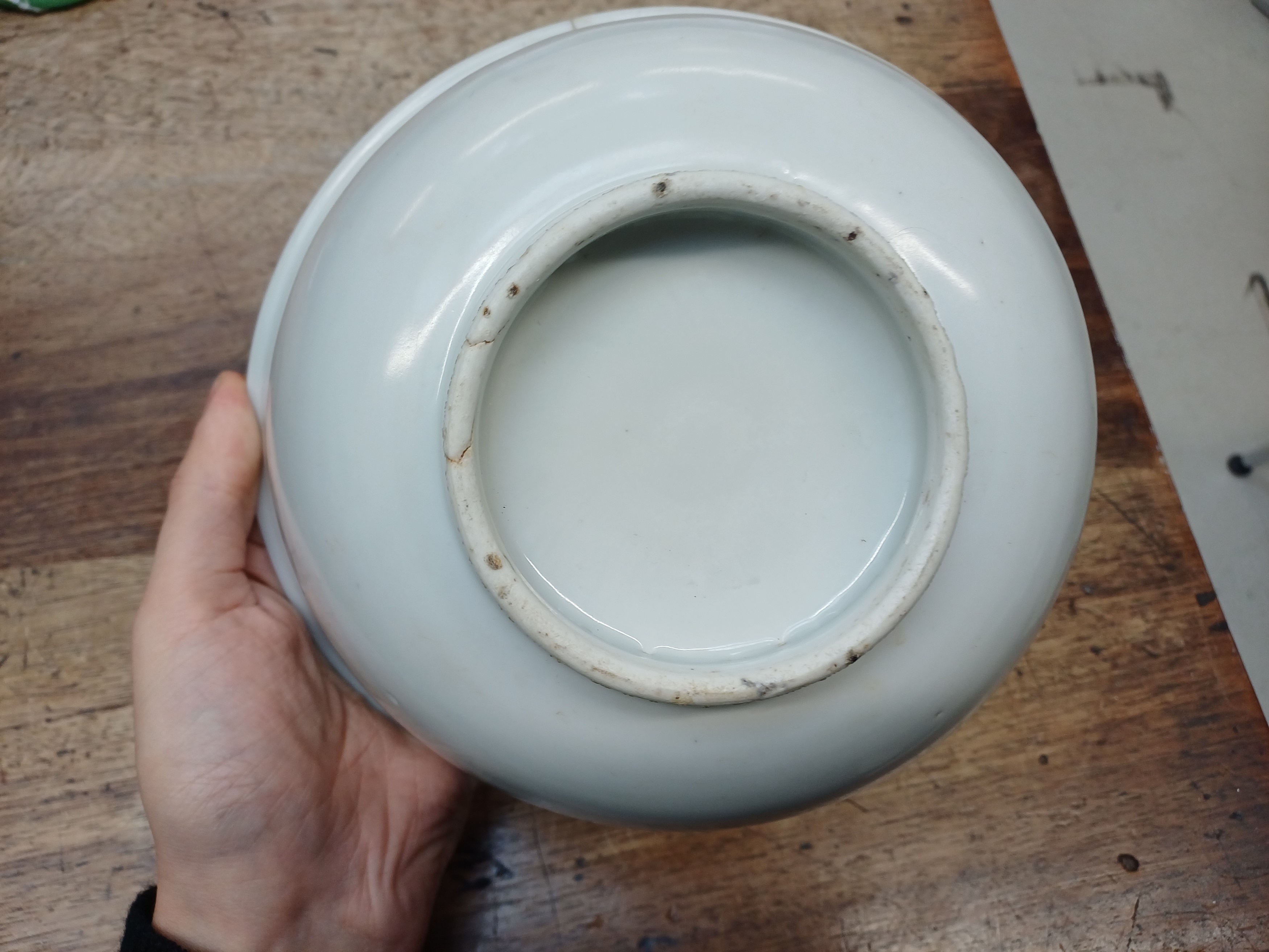 A CHINESE MONOCHROME WHITE-GLAZED BOWL 明 白釉盌 - Image 7 of 9