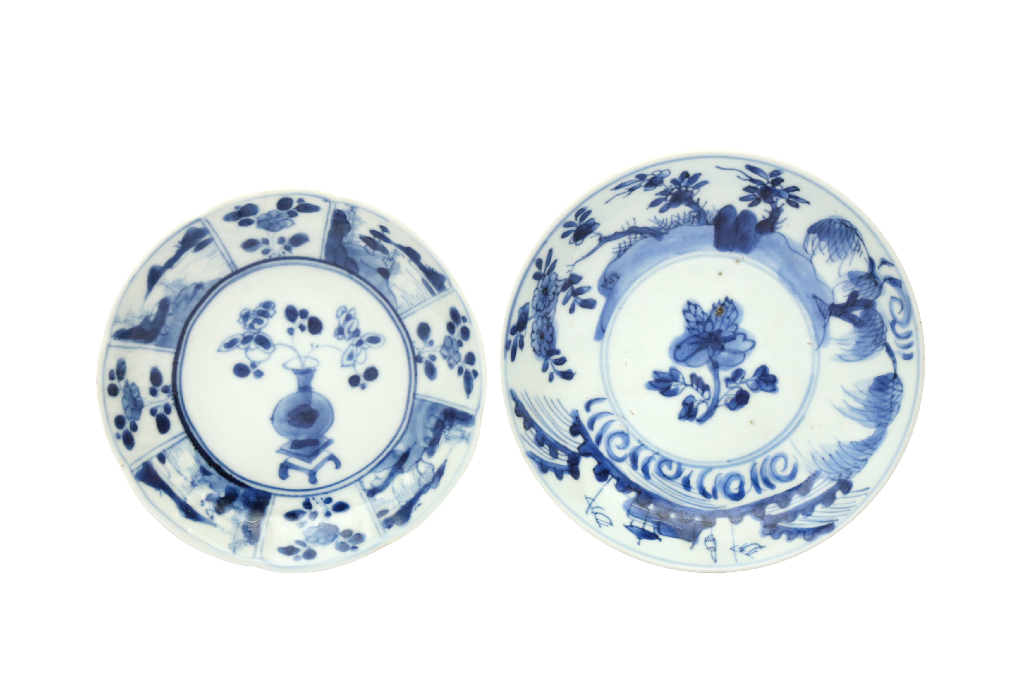 TWO SMALL CHINESE BLUE AND WHITE DISHES 清康熙 青花花紋小盤兩件