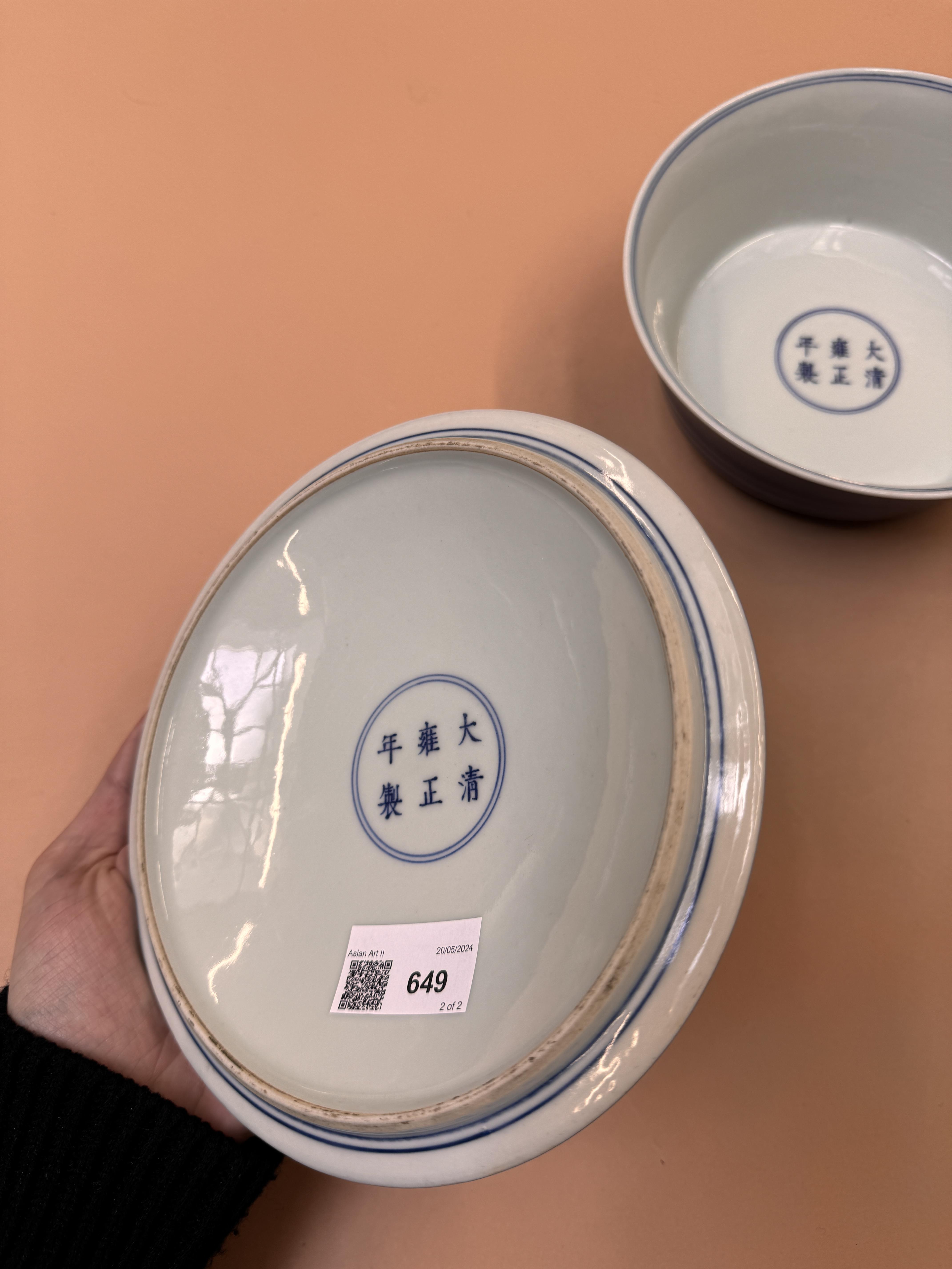 A CHINESE MONOCHROME BLUE-GLAZED BOWL AND COVER 藍釉朱雀鈕蓋盌 - Image 16 of 17