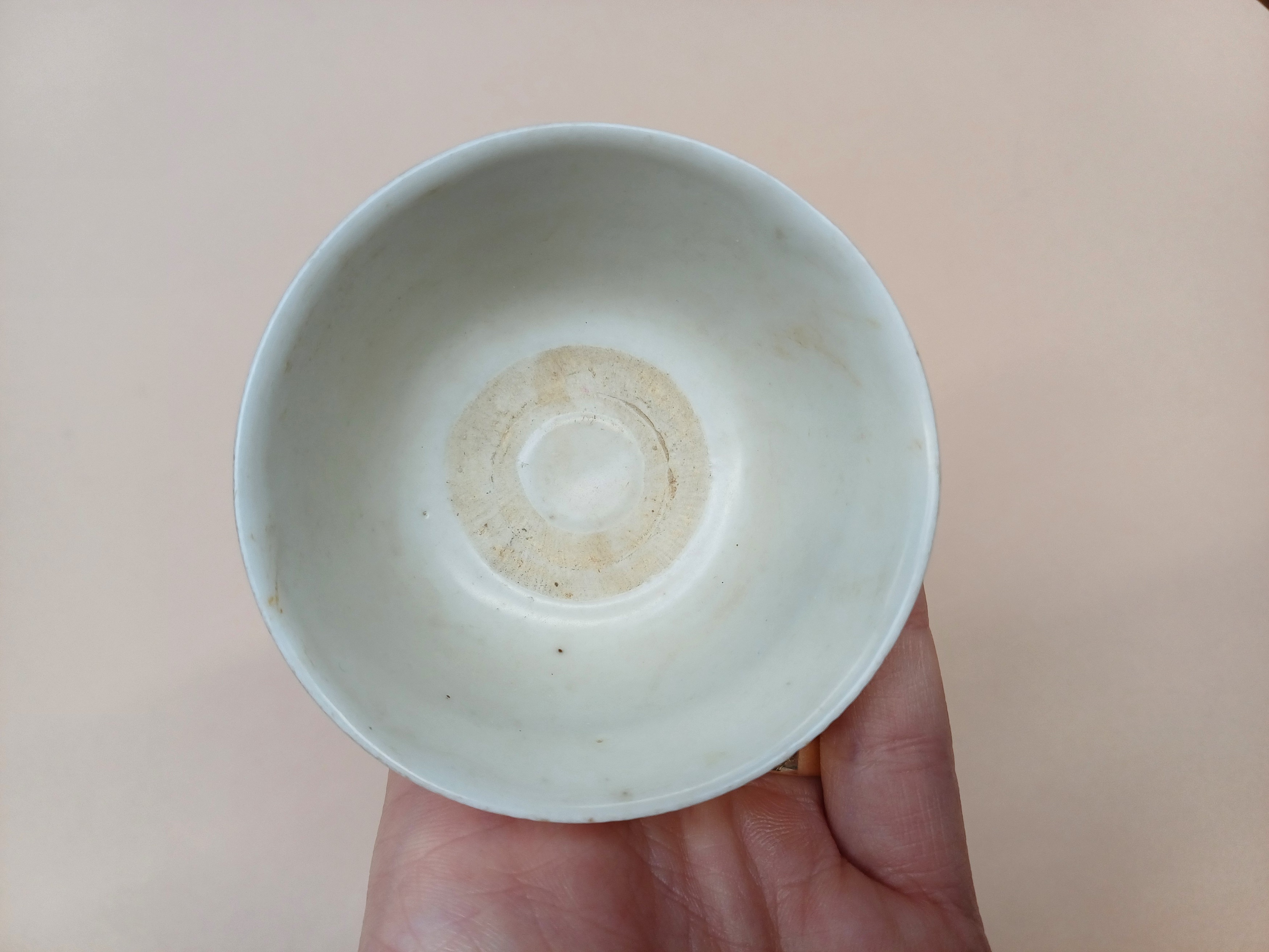 A GROUP OF CHINESE CUPS AND SAUCERS 明至清 杯及碟一組 - Image 17 of 38