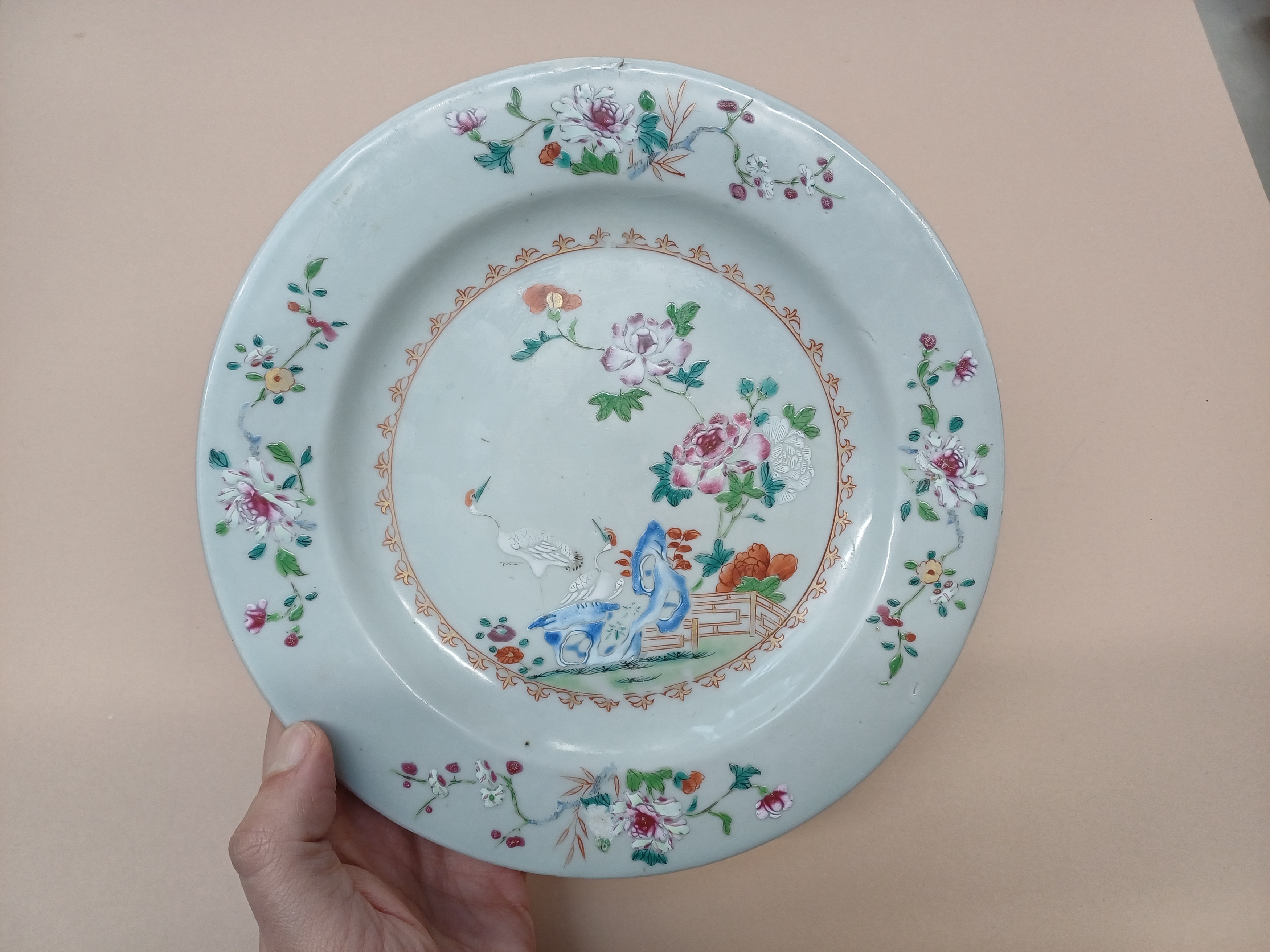 TWO CHINESE EXPORT FAMILLE-ROSE 'CRANES AND BLOSSOMS' DISHES 清十八世紀 外銷粉彩牡丹鶴紋盤兩件 - Image 9 of 15
