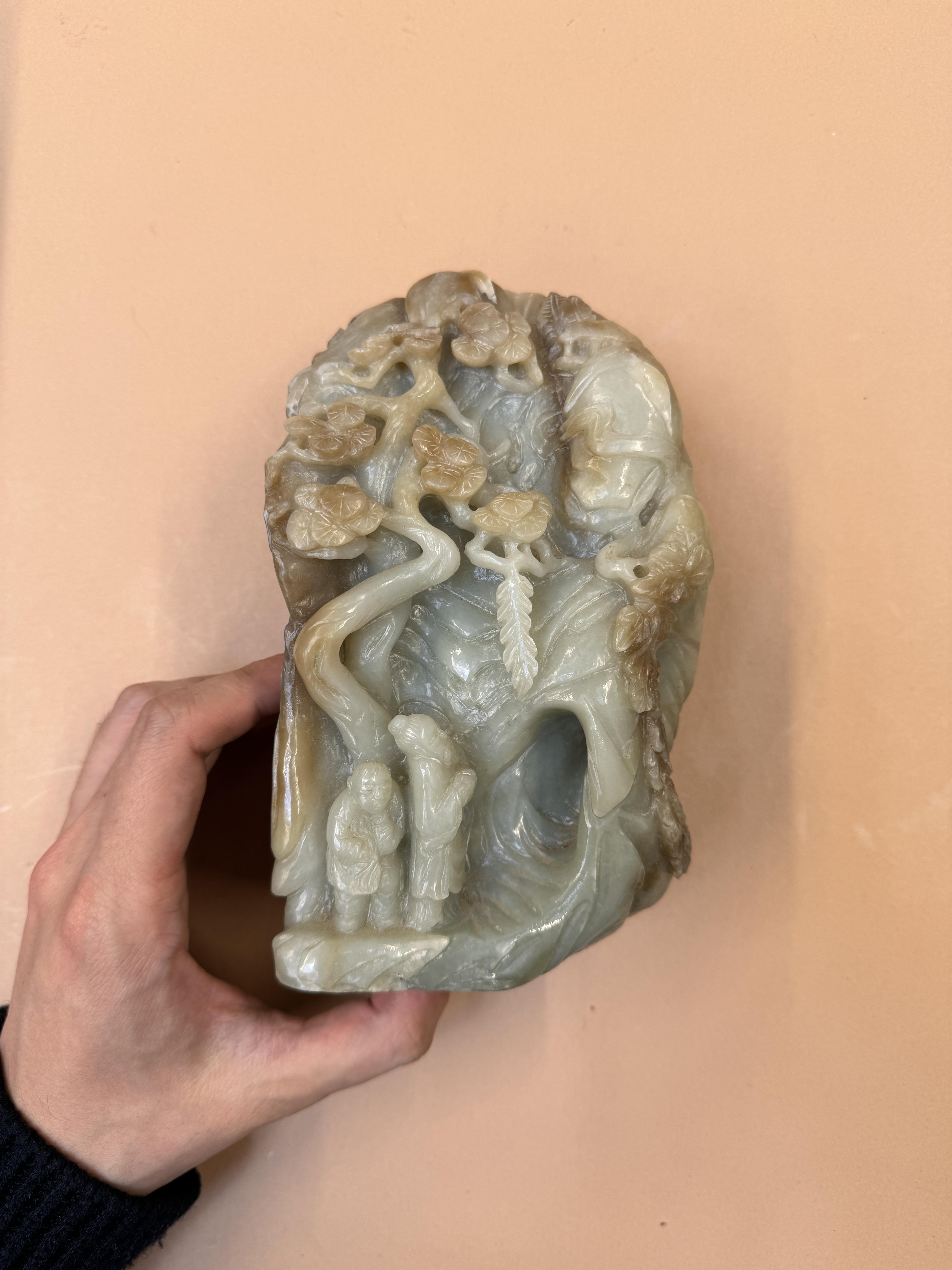 A CHINESE CELADON AND CREAM JADE BOULDER CARVING 晚清 青玉人物故事圖紋山子 - Image 12 of 16