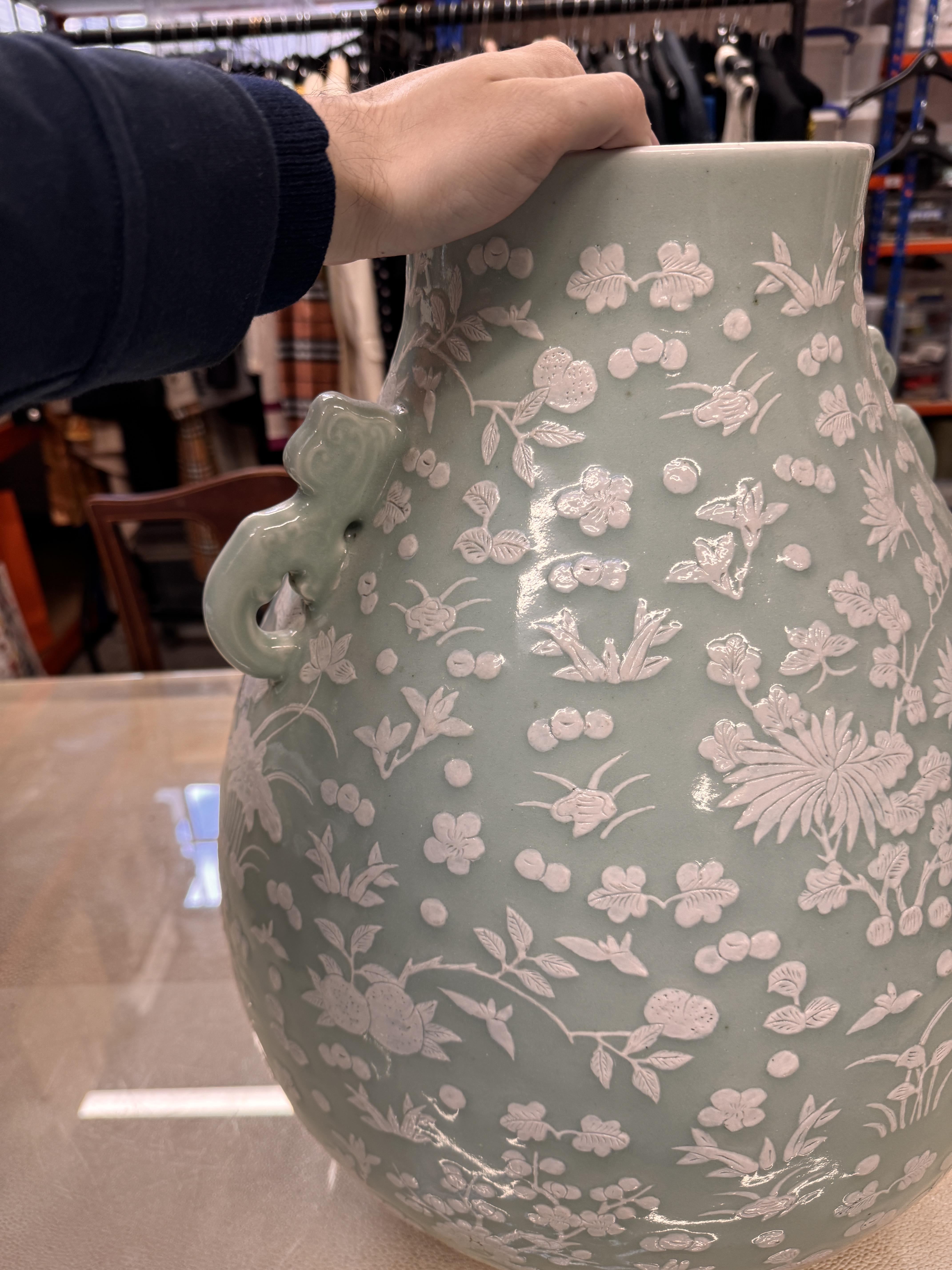 A LARGE CHINESE SLIP-DECORATED CELADON VASE, HU 青釉飾堆白雙龍耳瓶 - Image 2 of 12